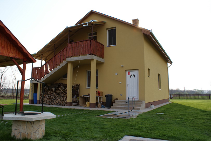 Szirom Vendeghaz Vamospercs