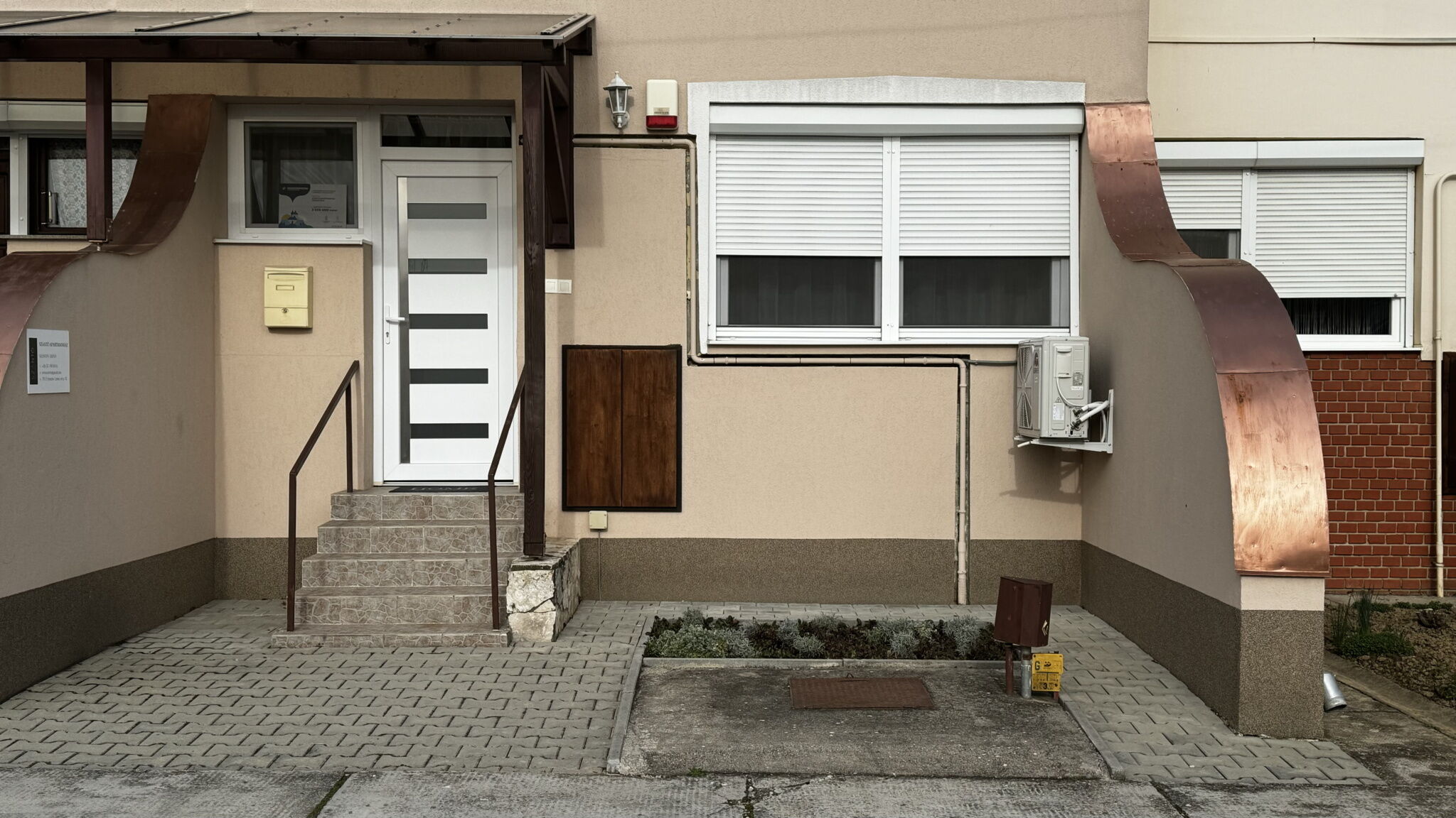 Szanto Apartmanhaz Villany