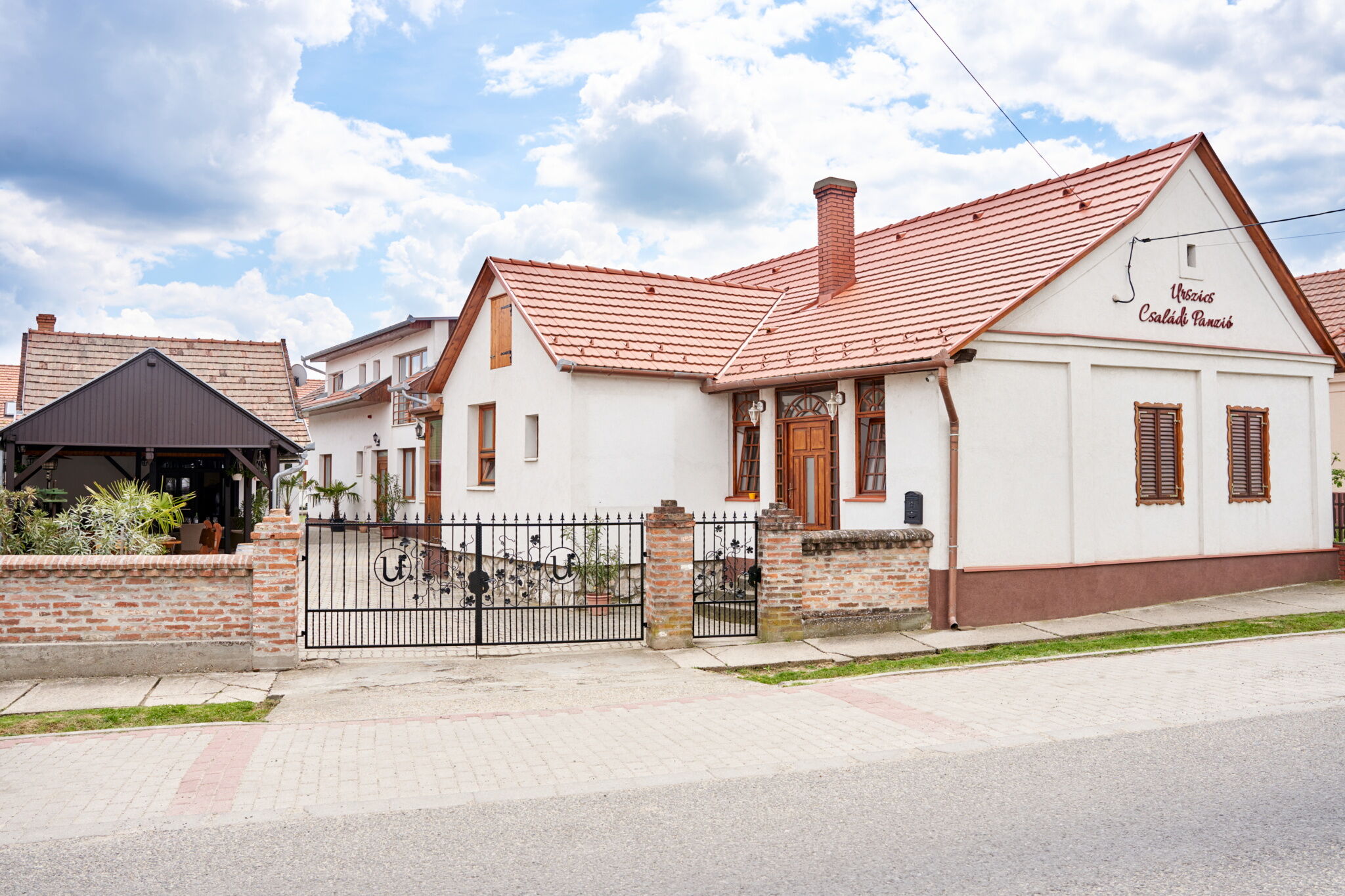 Urszics Csaladi Panzio Villany