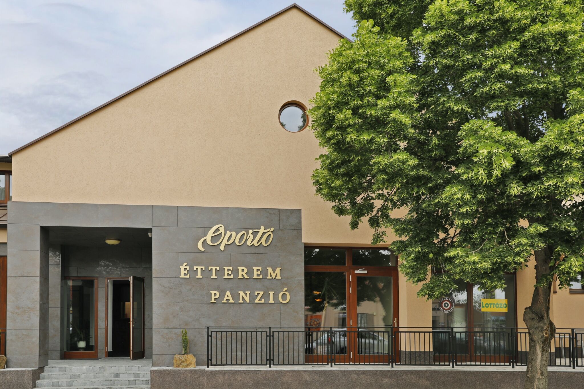 Oporto Etterem Es Panzio Villany