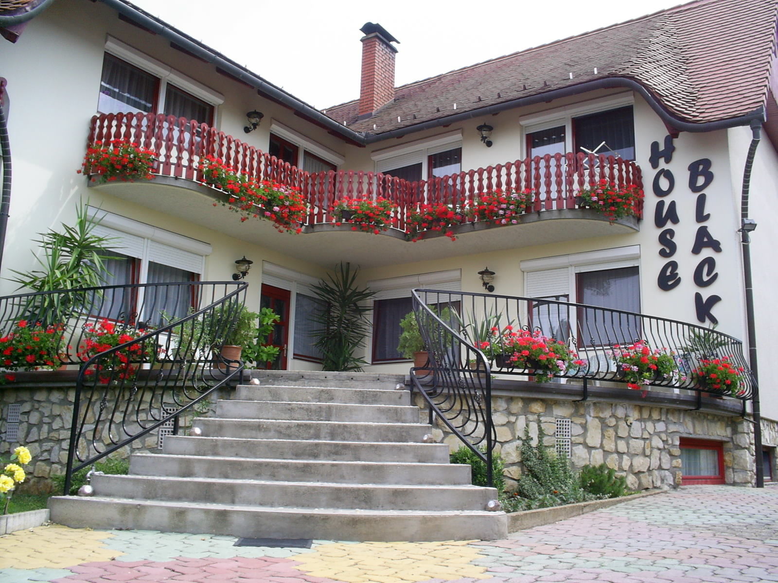 House Black Heviz