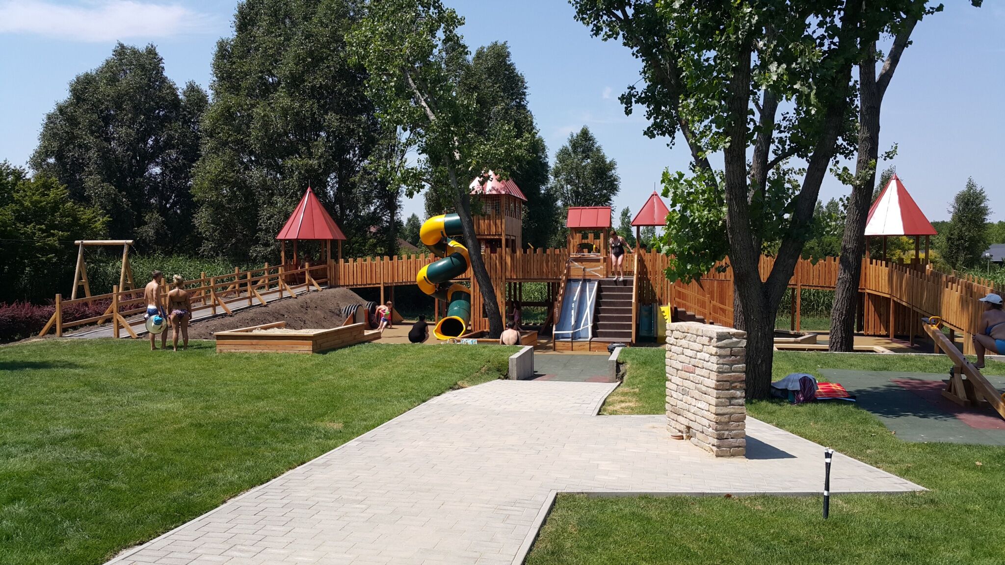 Wf Szabadidopark Fahazak Komarom