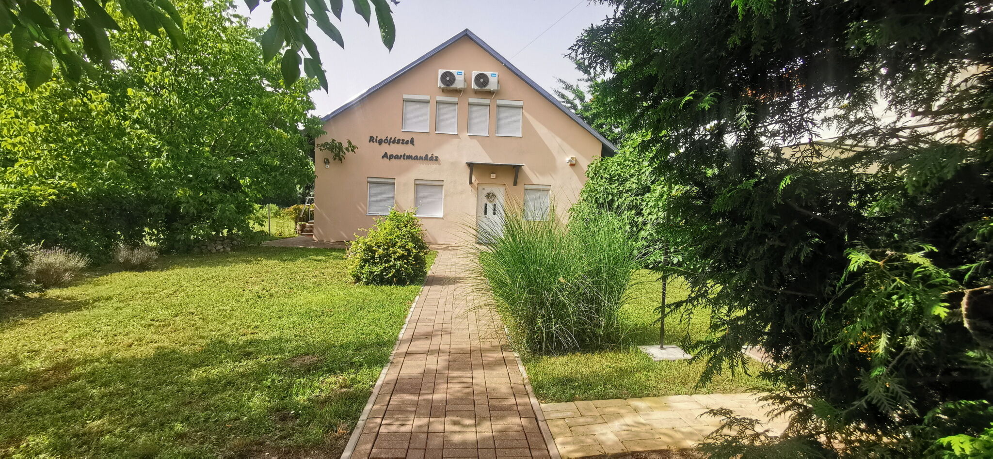 Rigofeszek Apartmanhaz Gardony