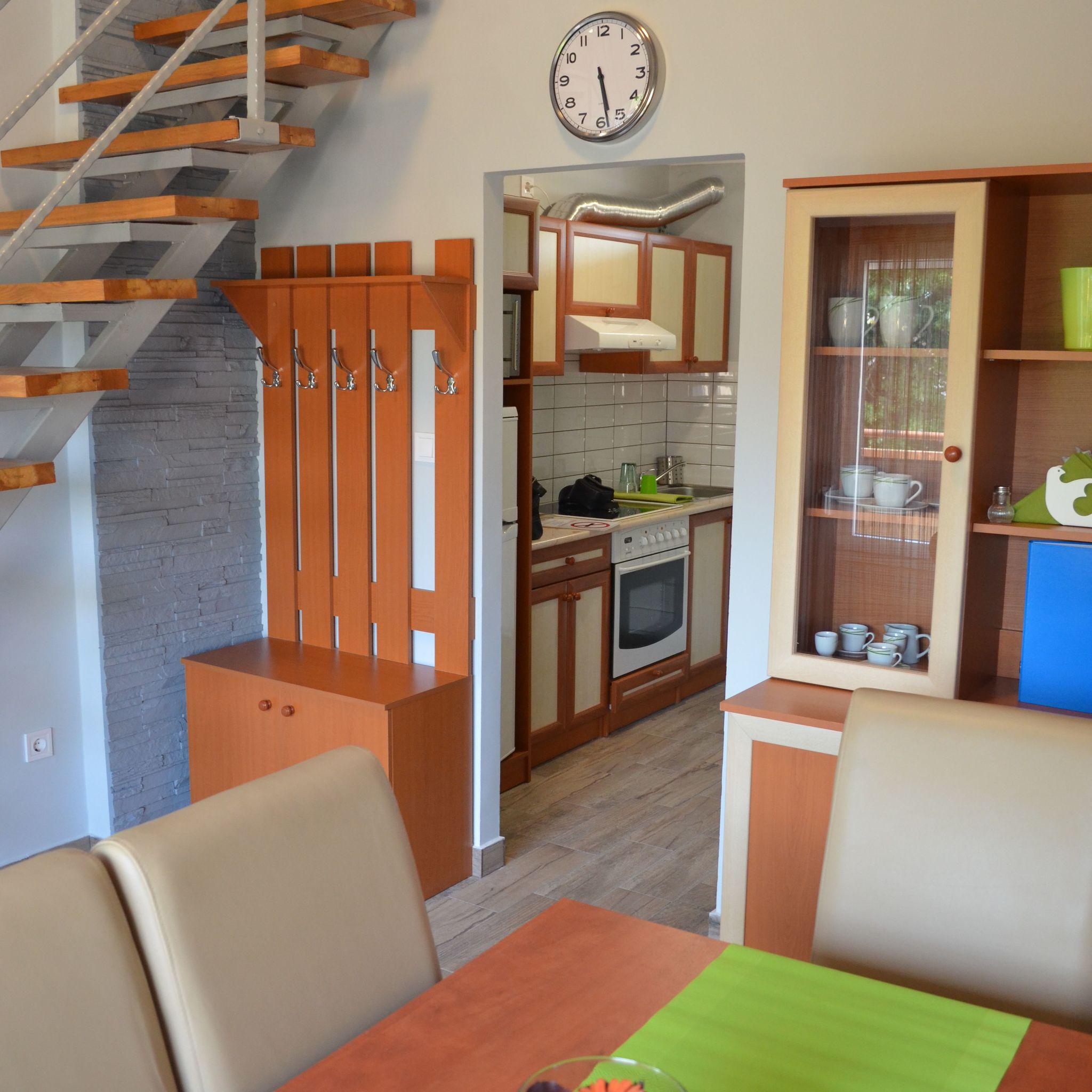 Ket Gunar Apartman Dombovar Gunarasfurdo