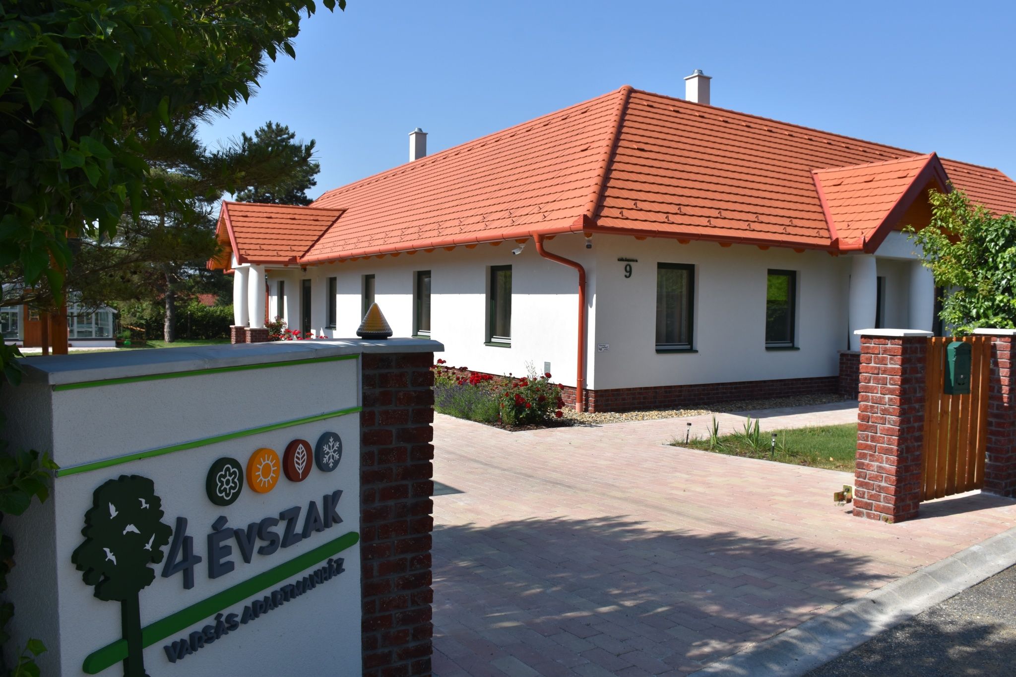 Varsas Negy Evszak Apartmanhaz Gyenesdias