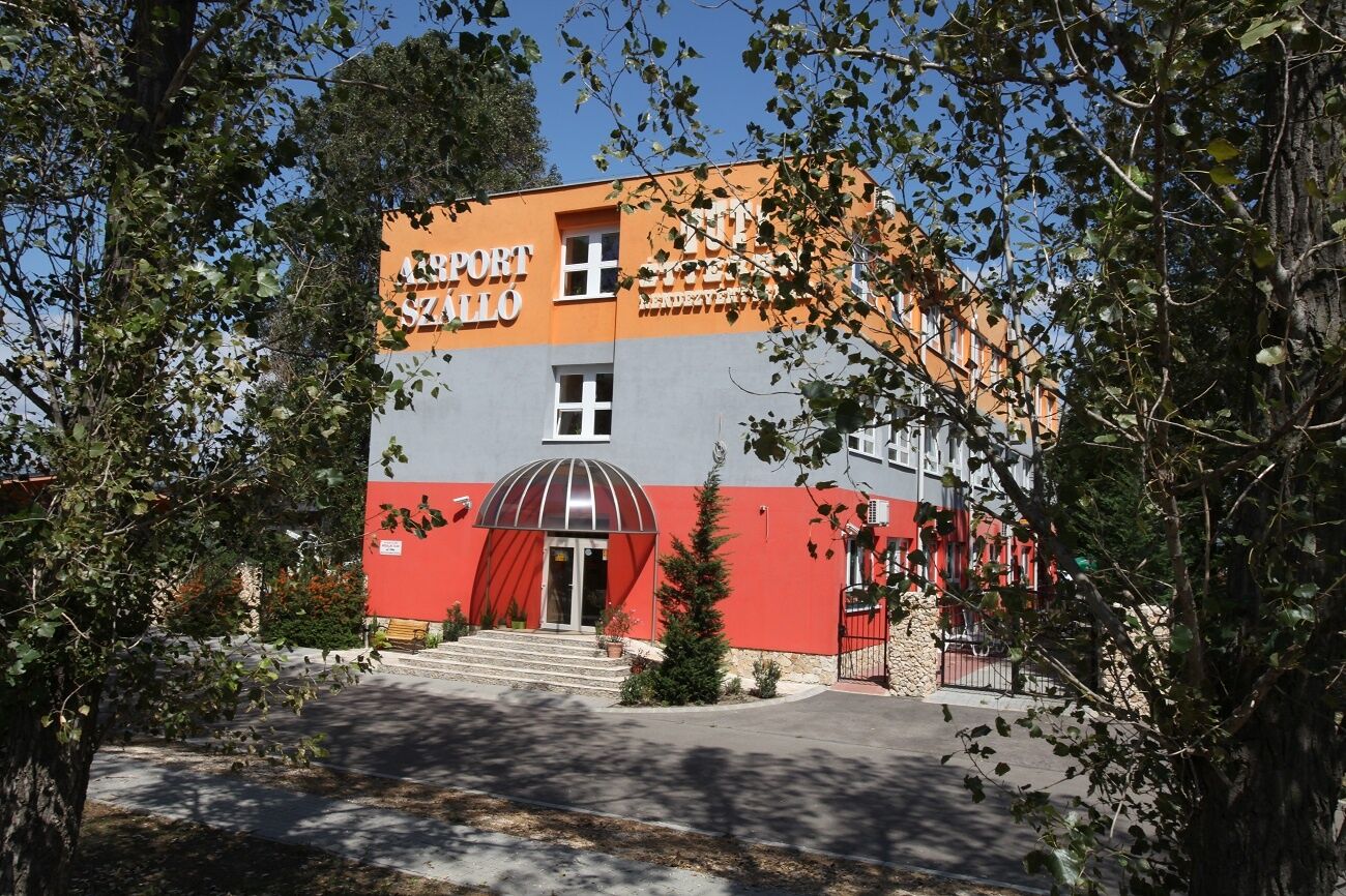 Airport Szallo Tokol