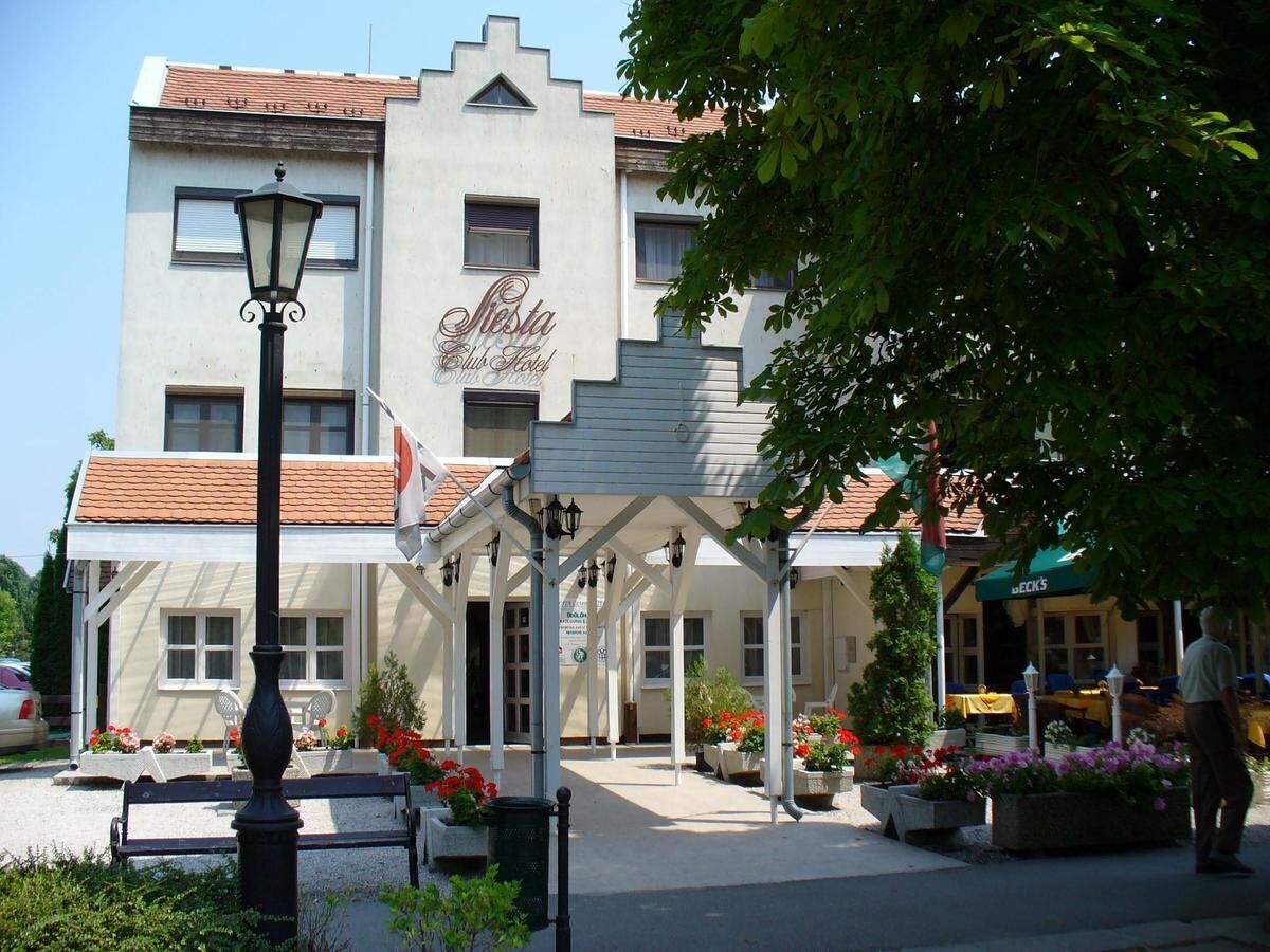 Siesta Club Apartman Harkany