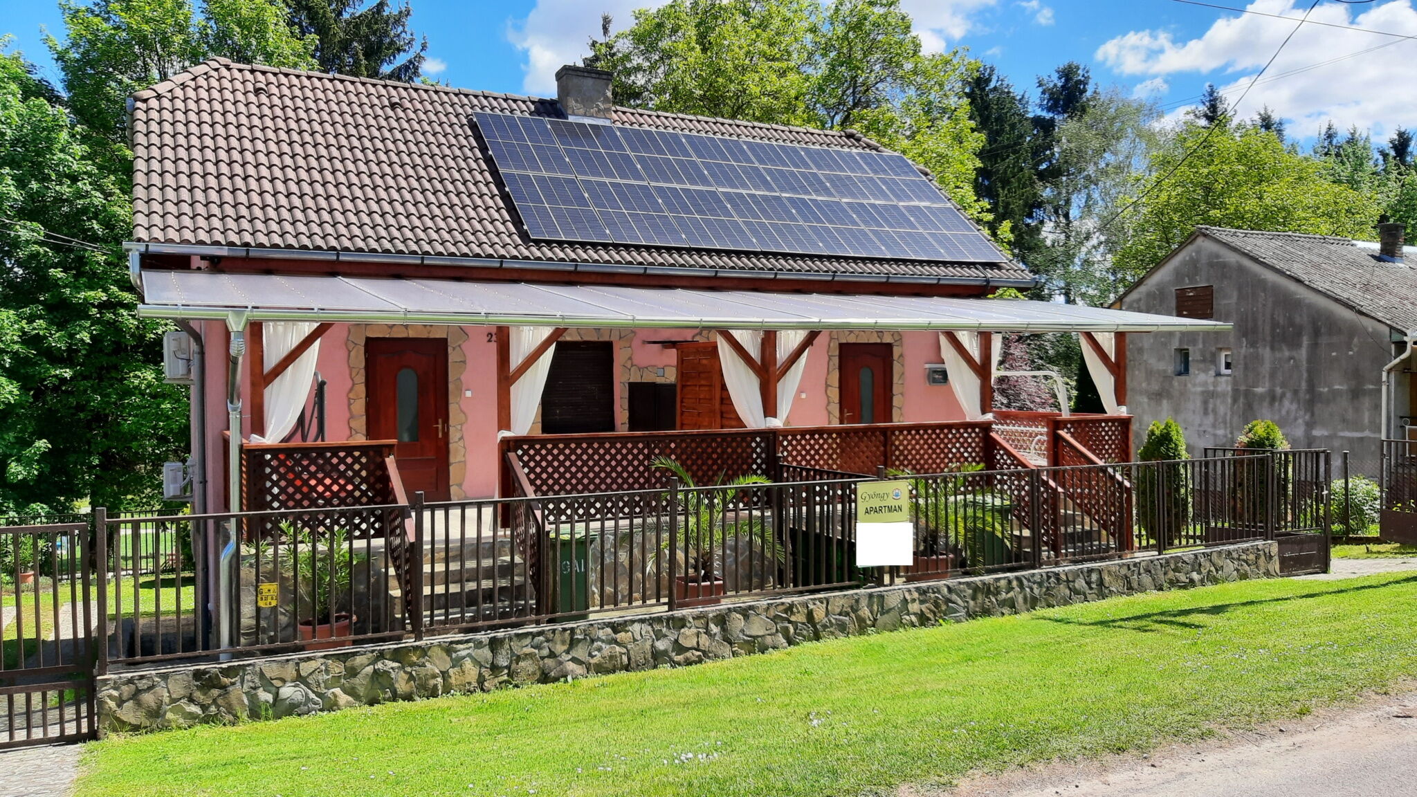 Gyongy Apartmanhaz Igal