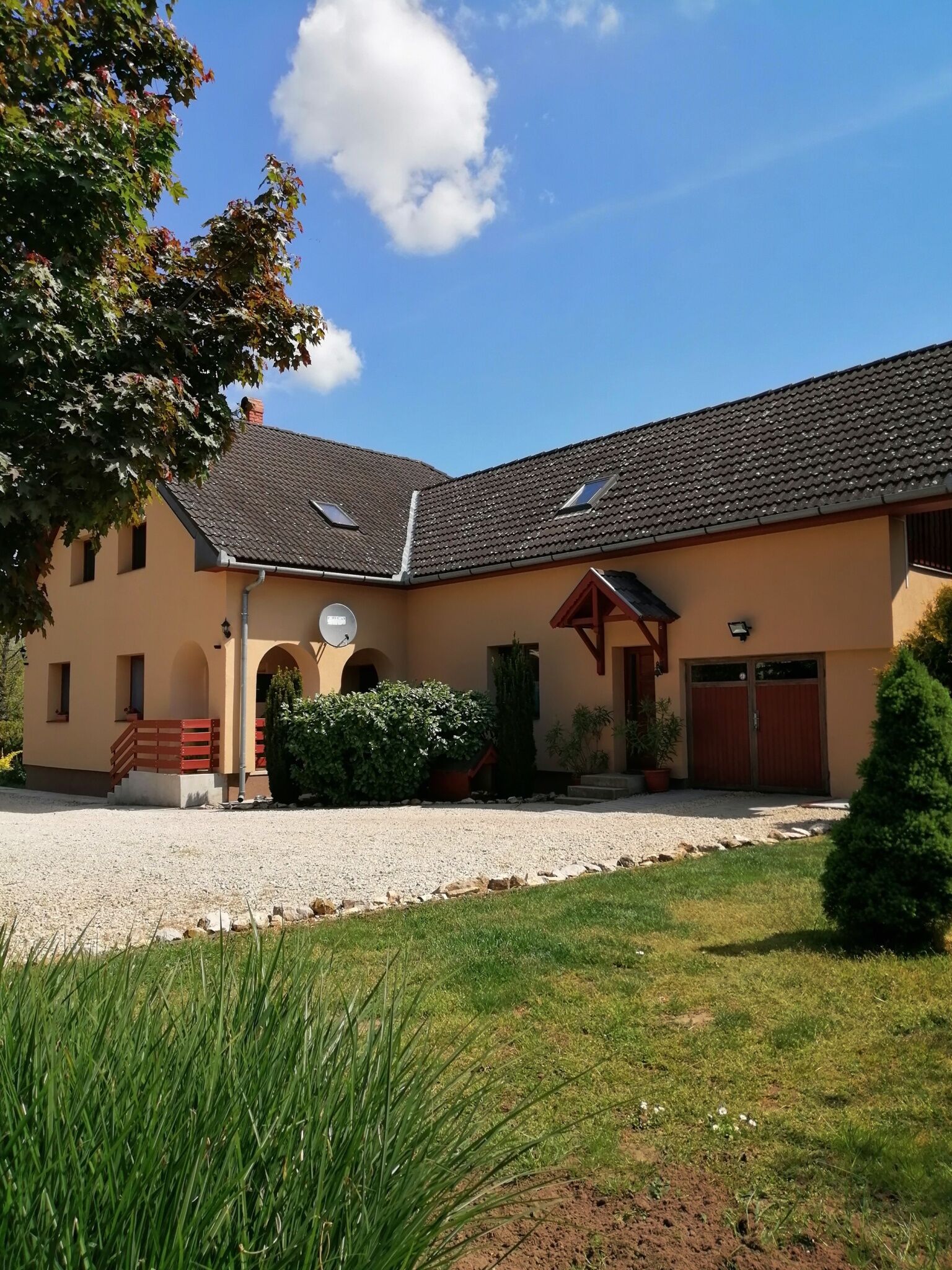 Hajnalka Apartmanhaz Kehidakustany