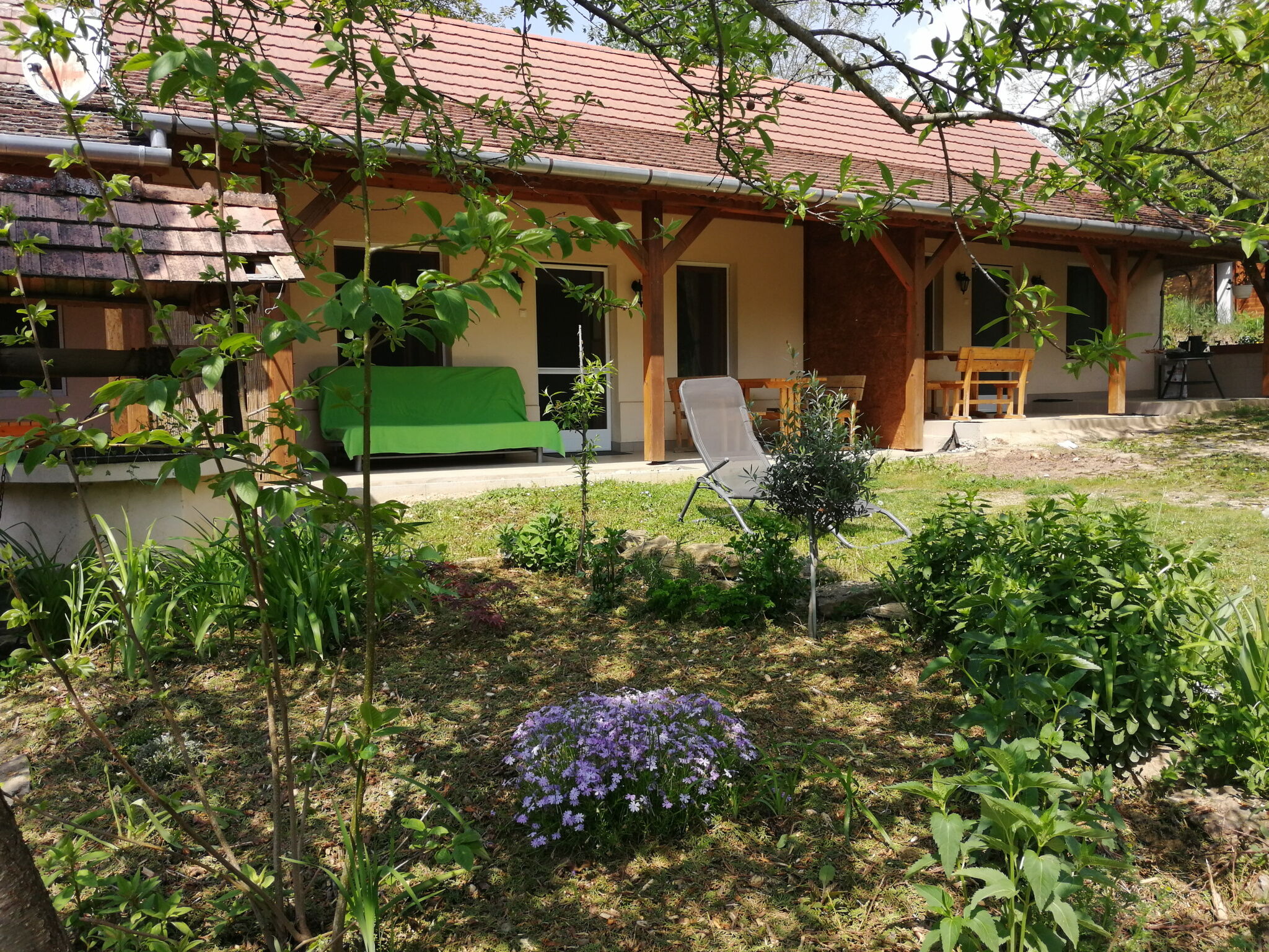 Flora Apartmanok Kehidakustany