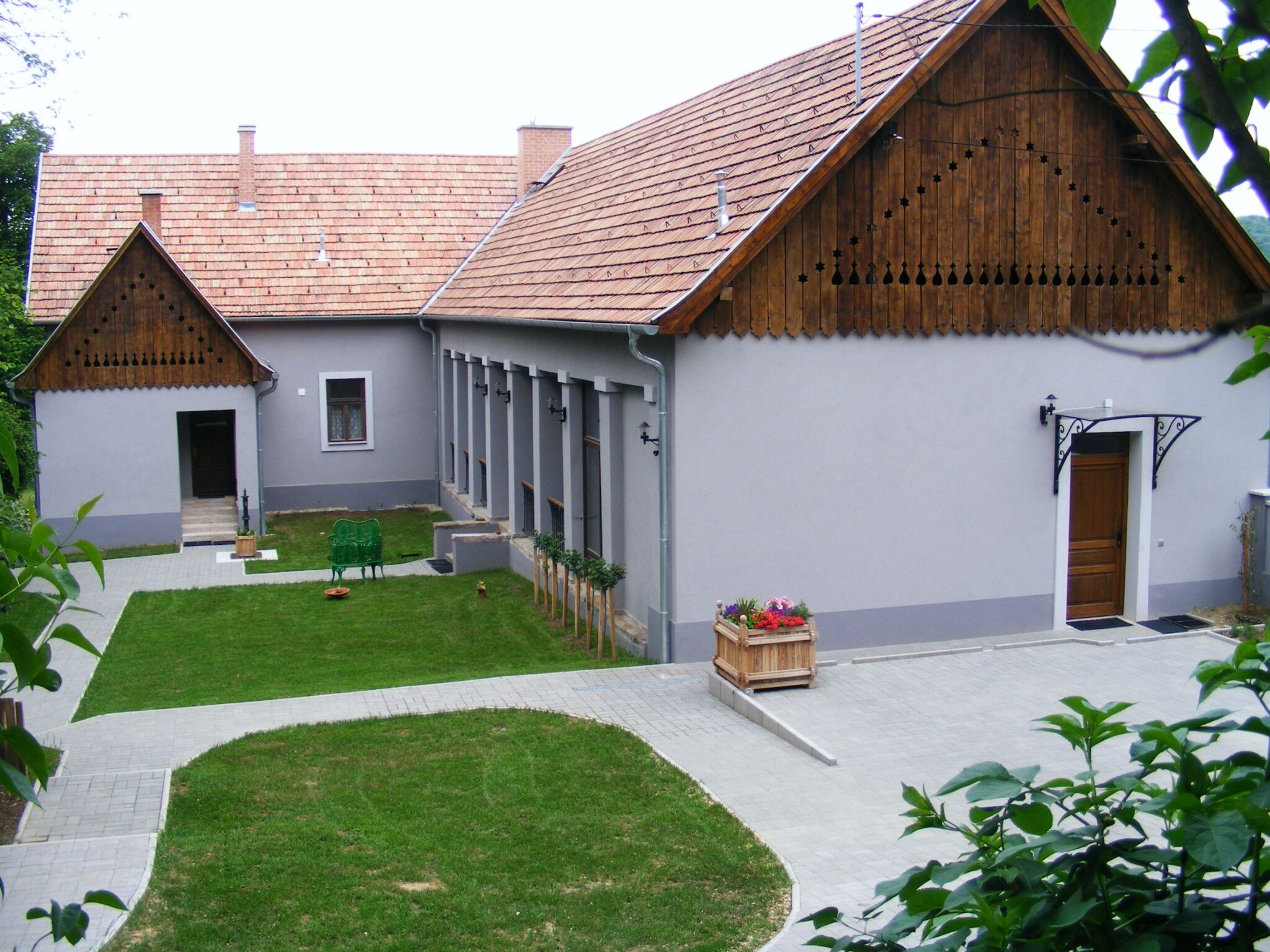 Bagolyvar Apartmanhaz Ketbodony