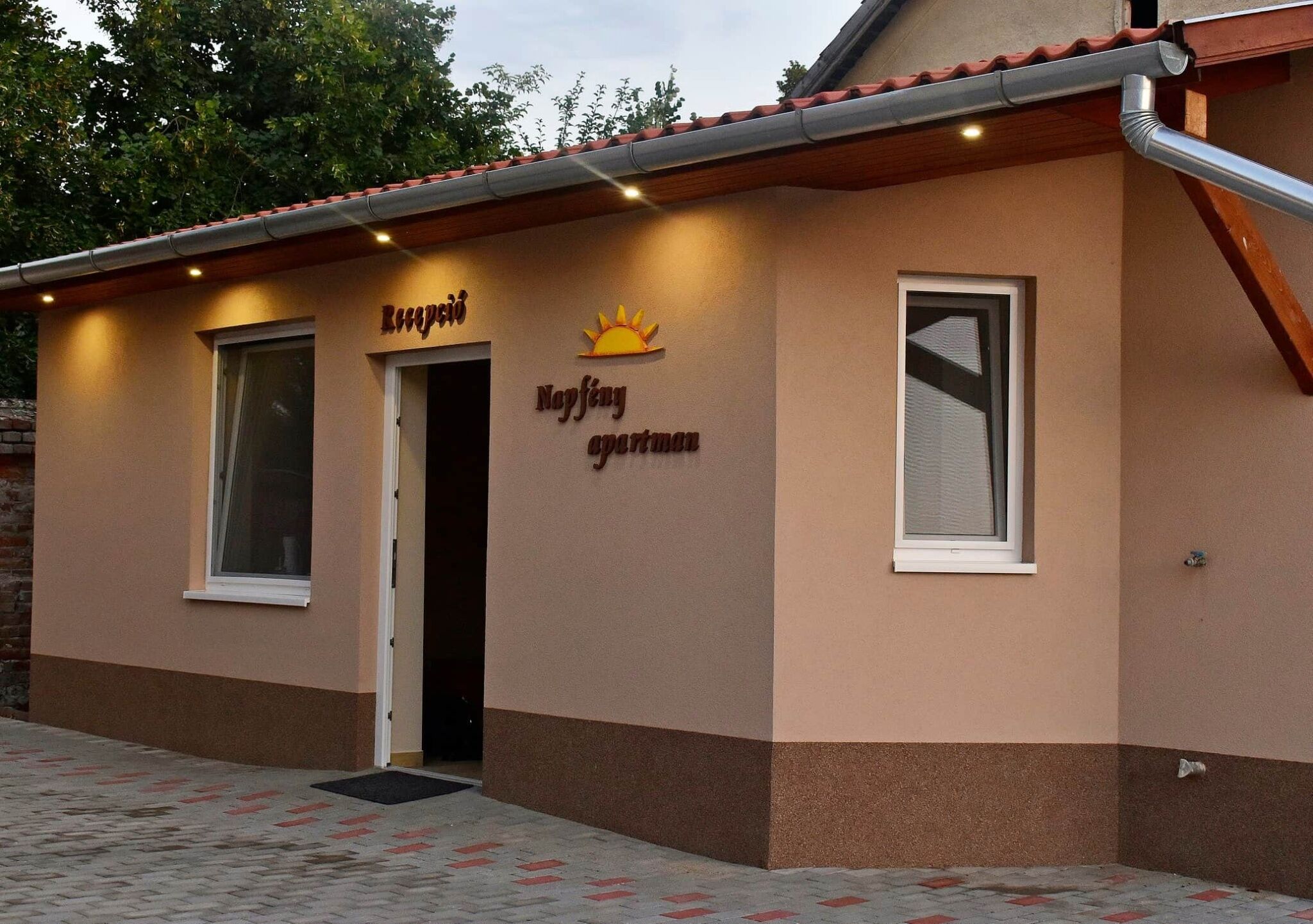 Napfeny Apartman Mako