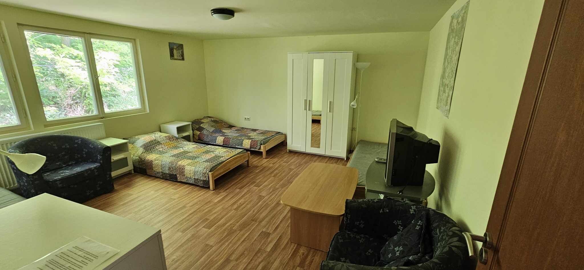 Alomvolgy Apartman Many