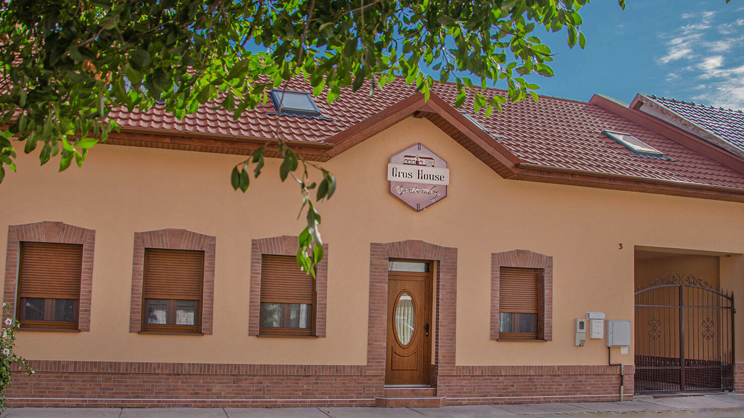 Oros House Apartmanhaz Oroshaza