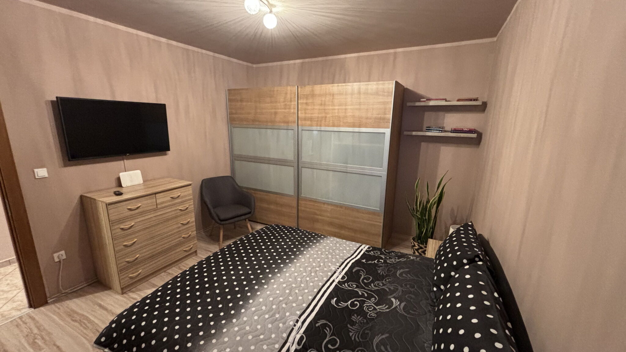 Makra Teto Oregtolgy Apartman Pecs