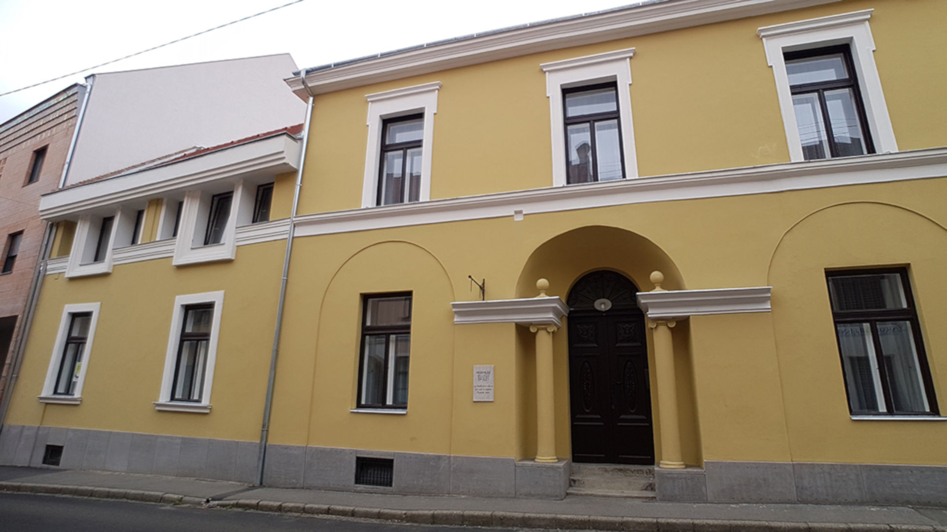 Piacsek Apartmanhaz Pecs