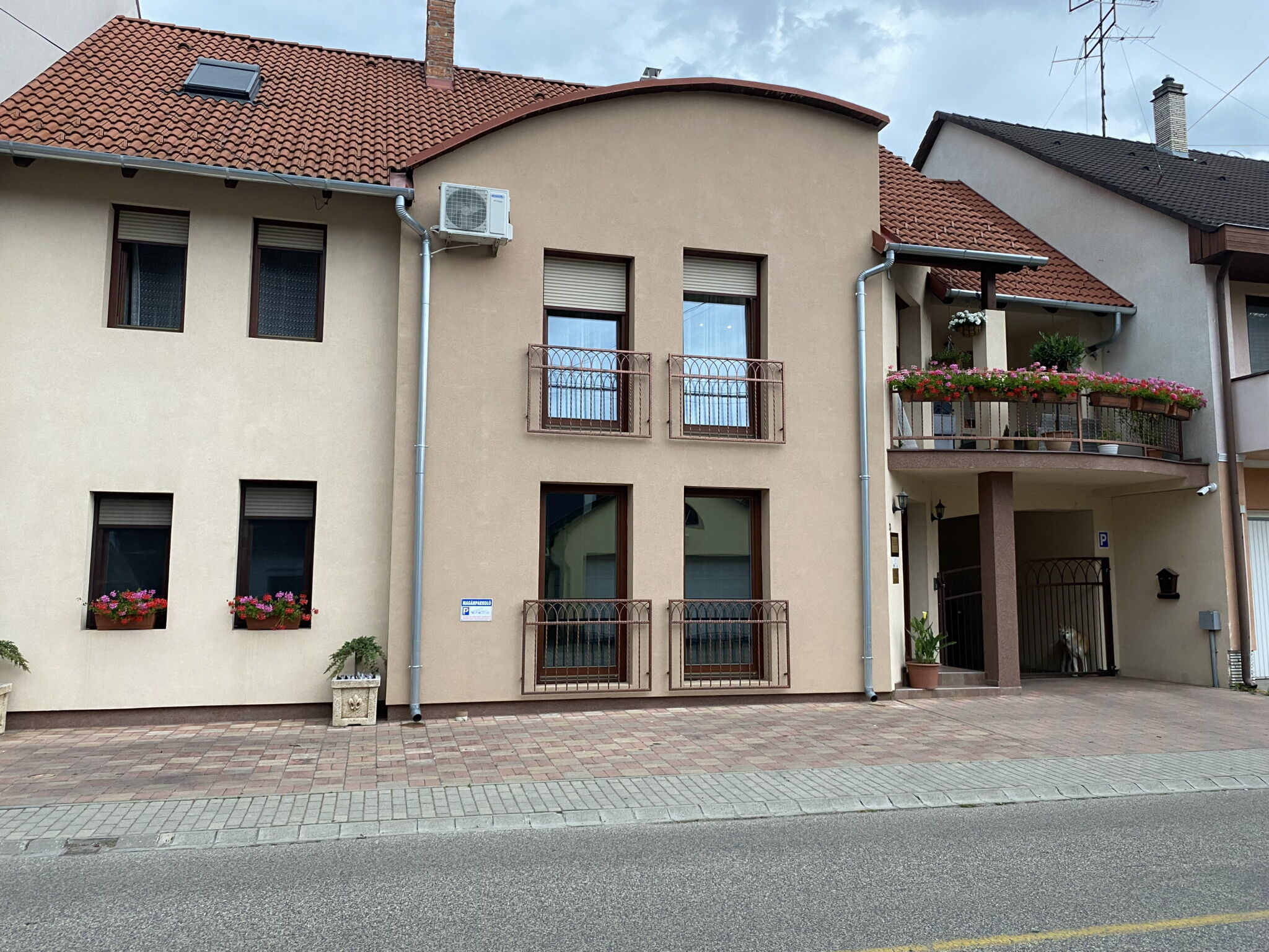 Ada Apartman Sarvar