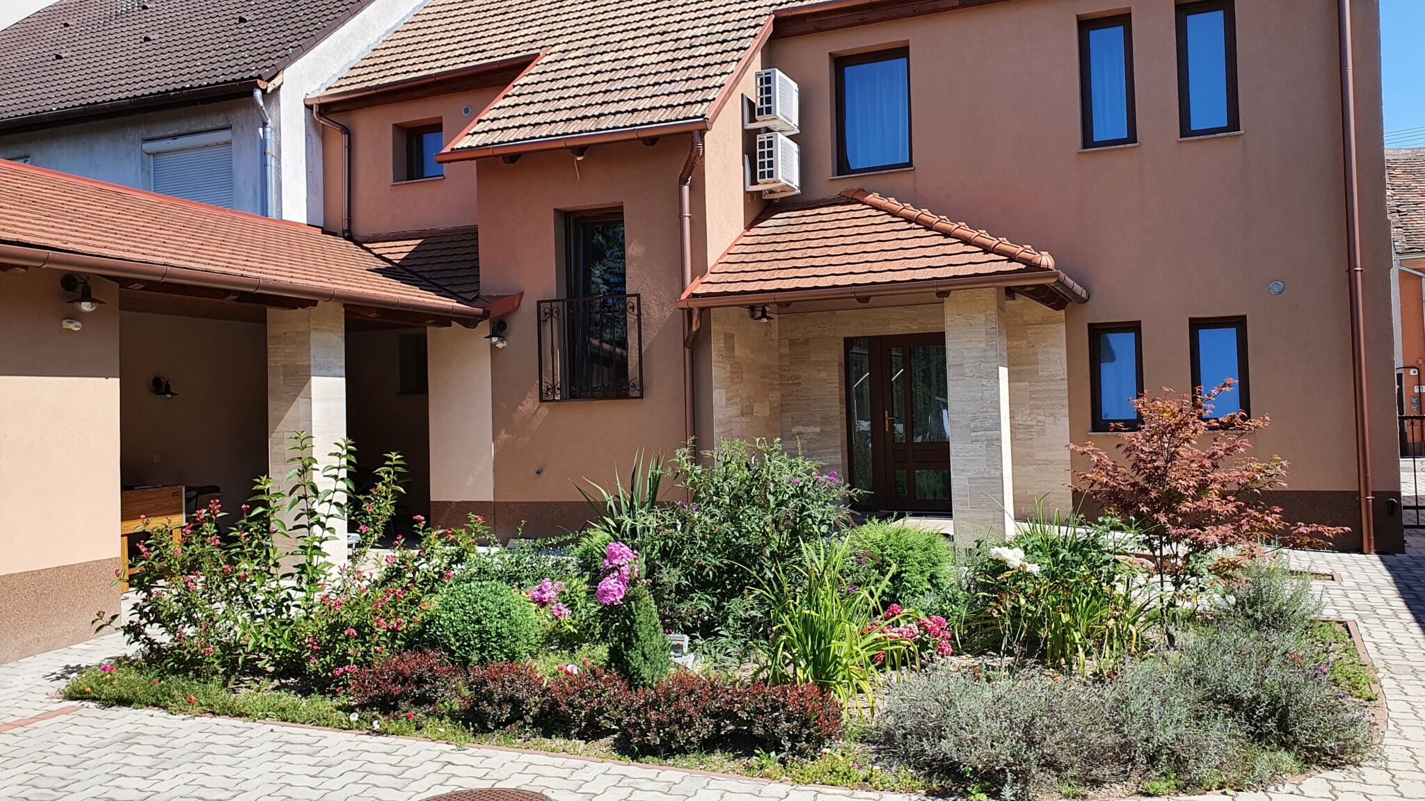 Raba Apartmanhaz Sarvar