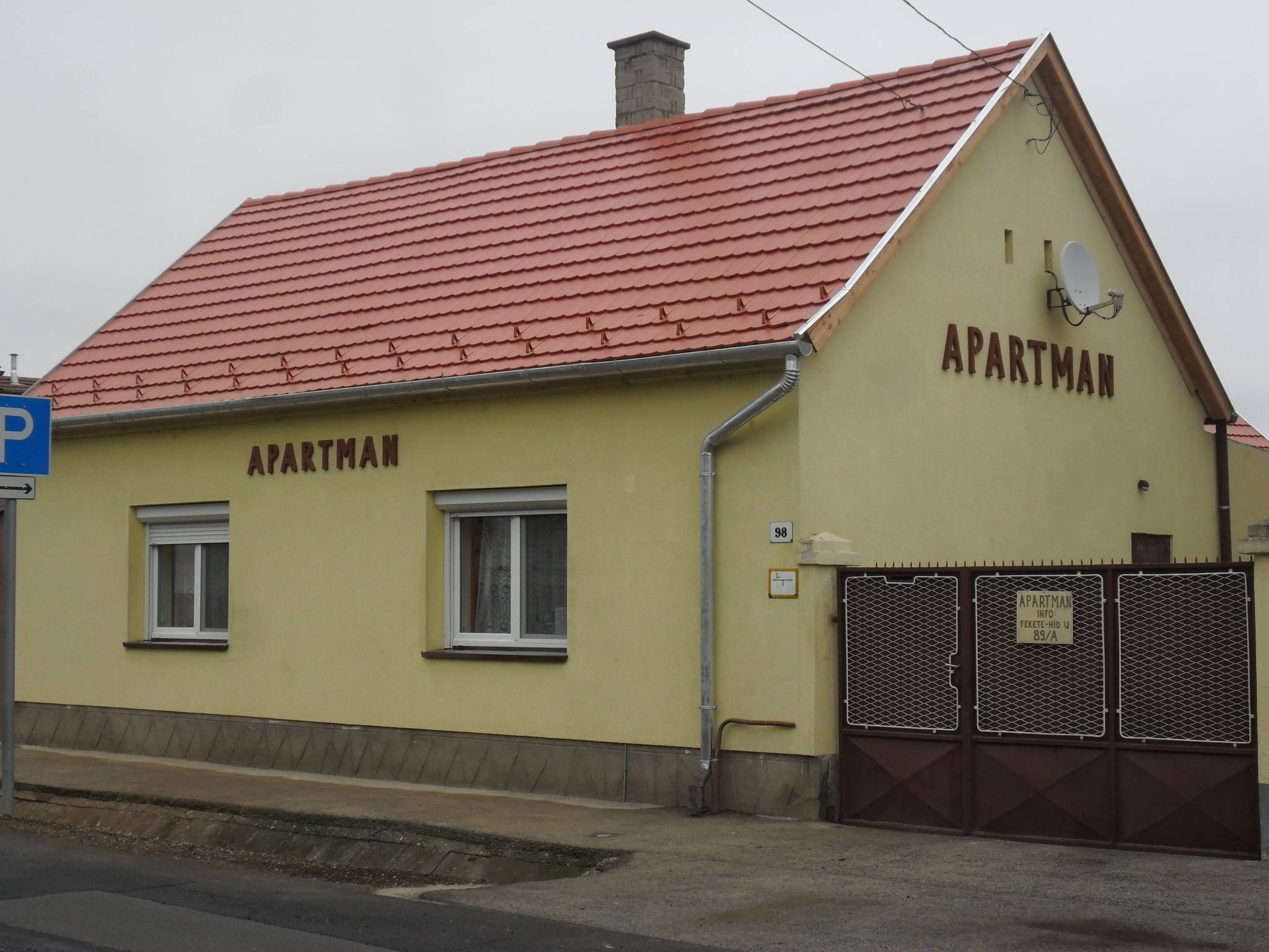 Pallosi Apartman Sarvar