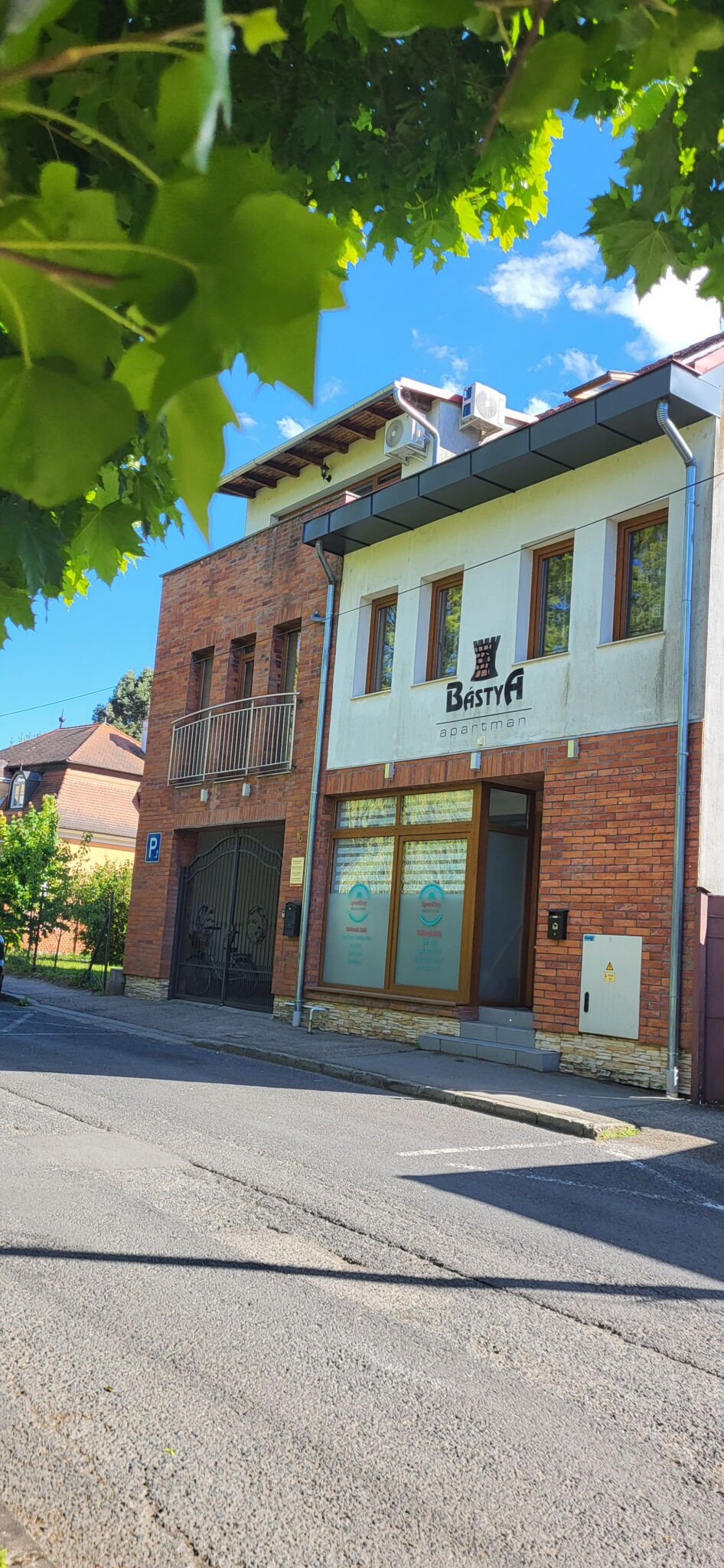 Bastya Apartman Sarvar