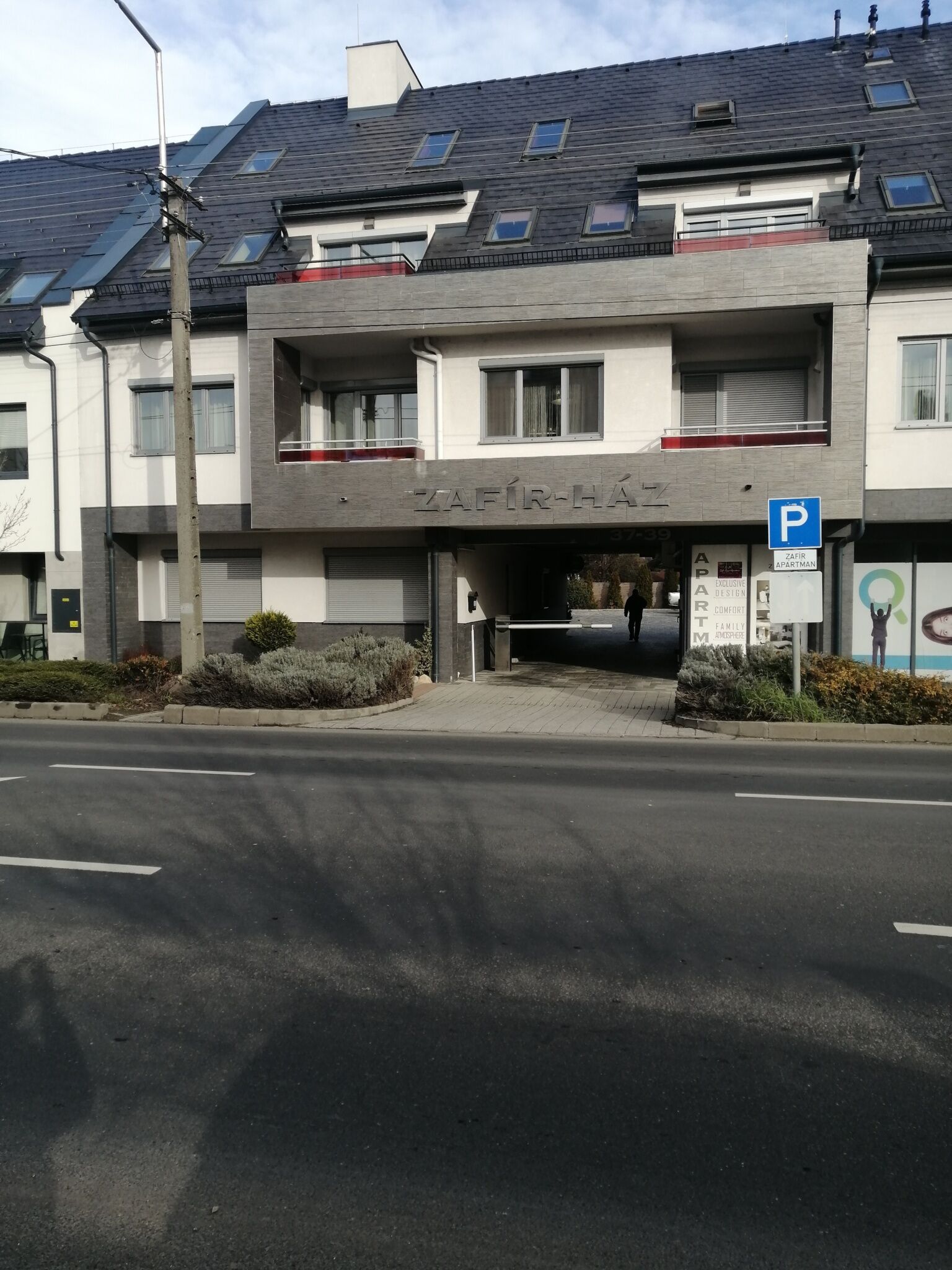 Zafirgyongy Apartmanok Sarvar