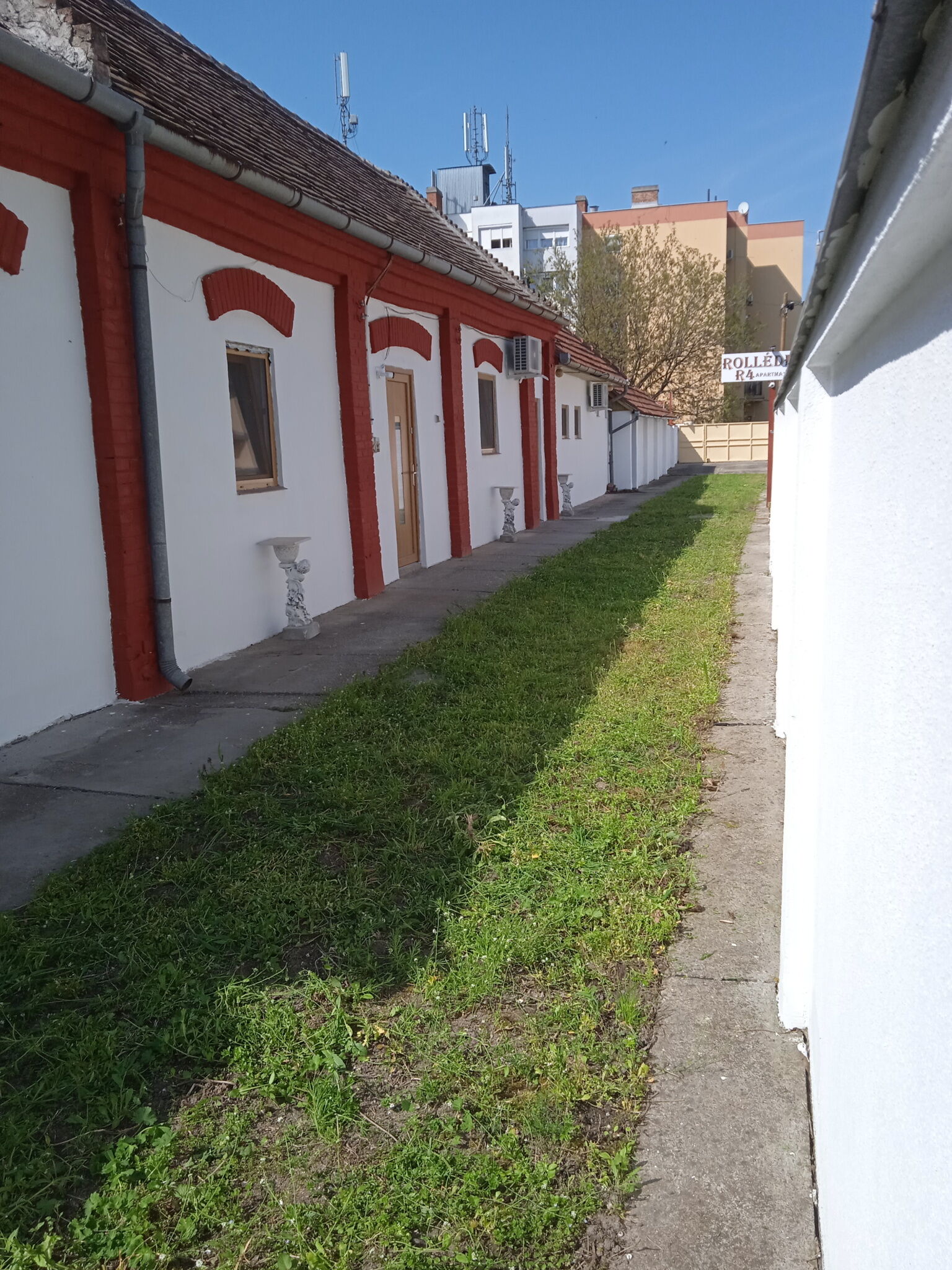 R4 Rolleder Apartman Haz Siklos