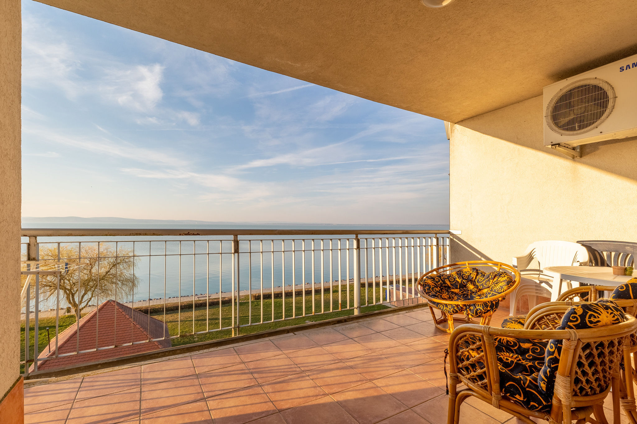 Kek Hullam Apartman Siofok