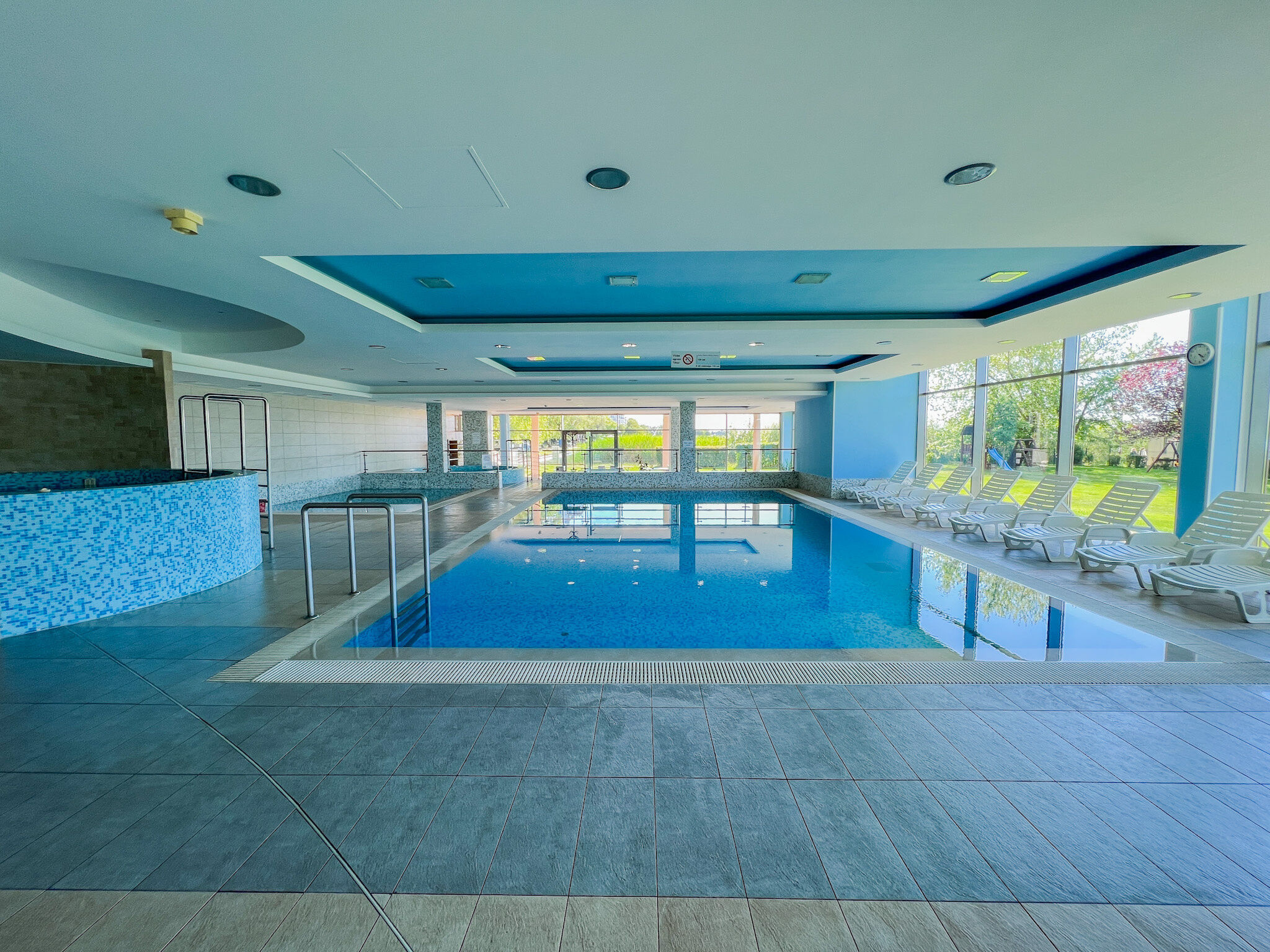 Club218 Red Wellness Apartman Siofok
