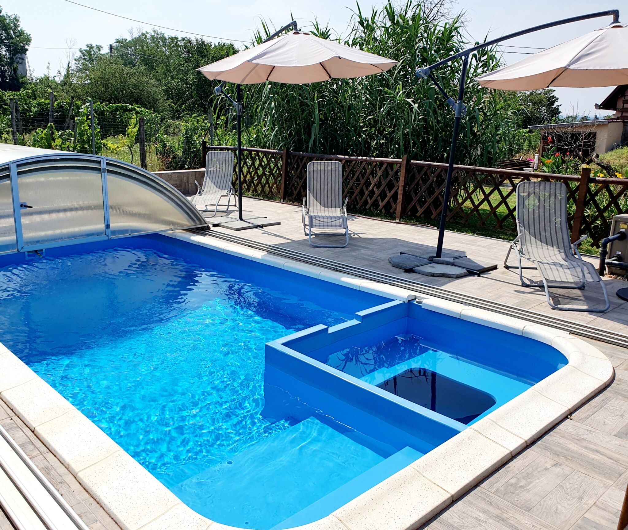 Tenkes Wellness Apartman Siklos