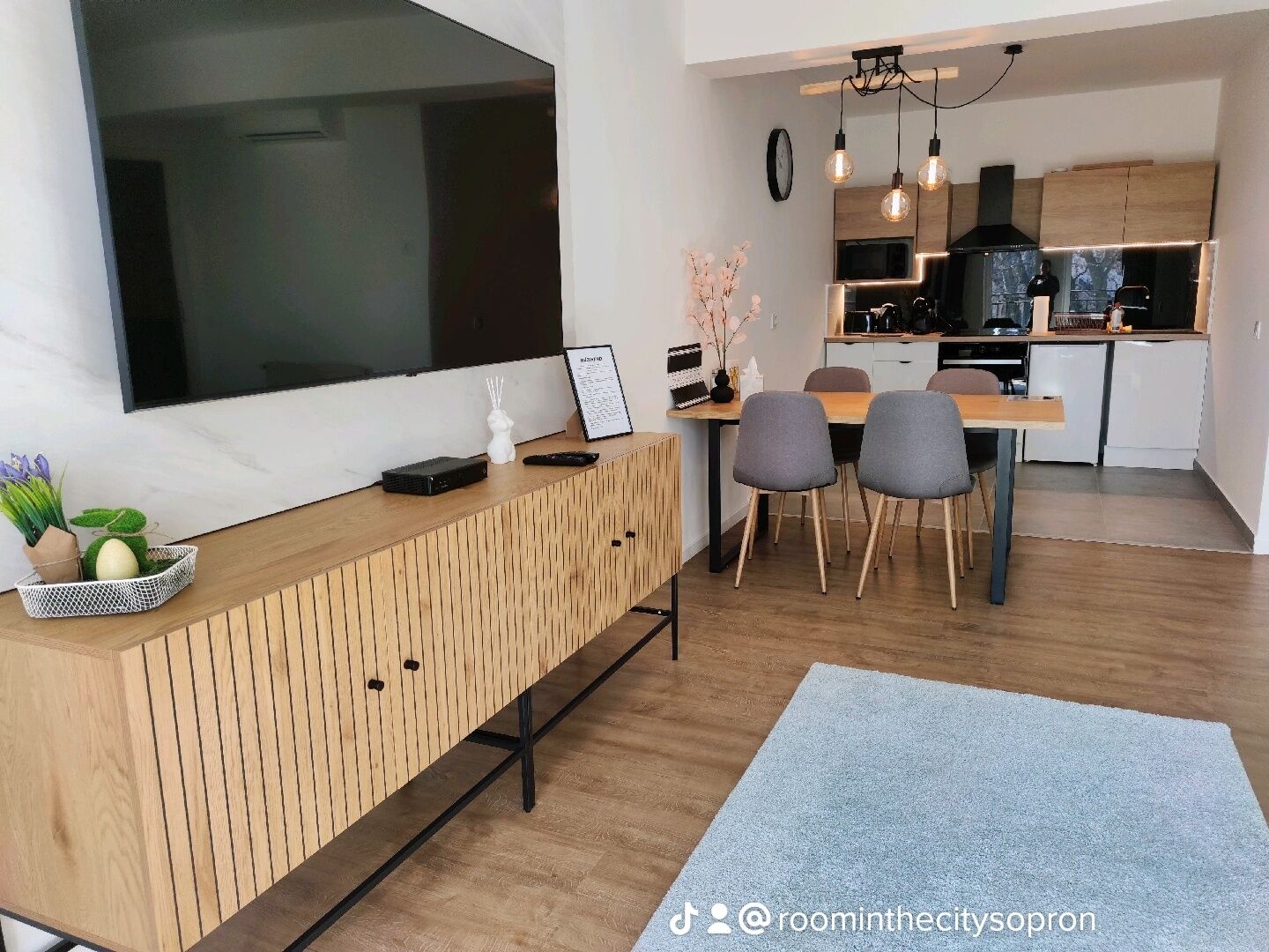Room In The City 2 Apartman Sopron