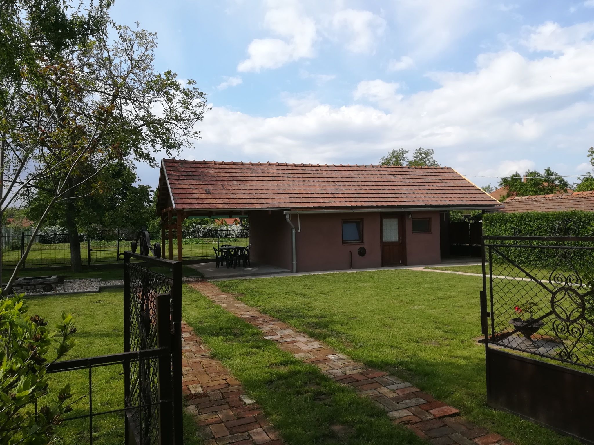Gyongyhaz Apartman Tiszafured