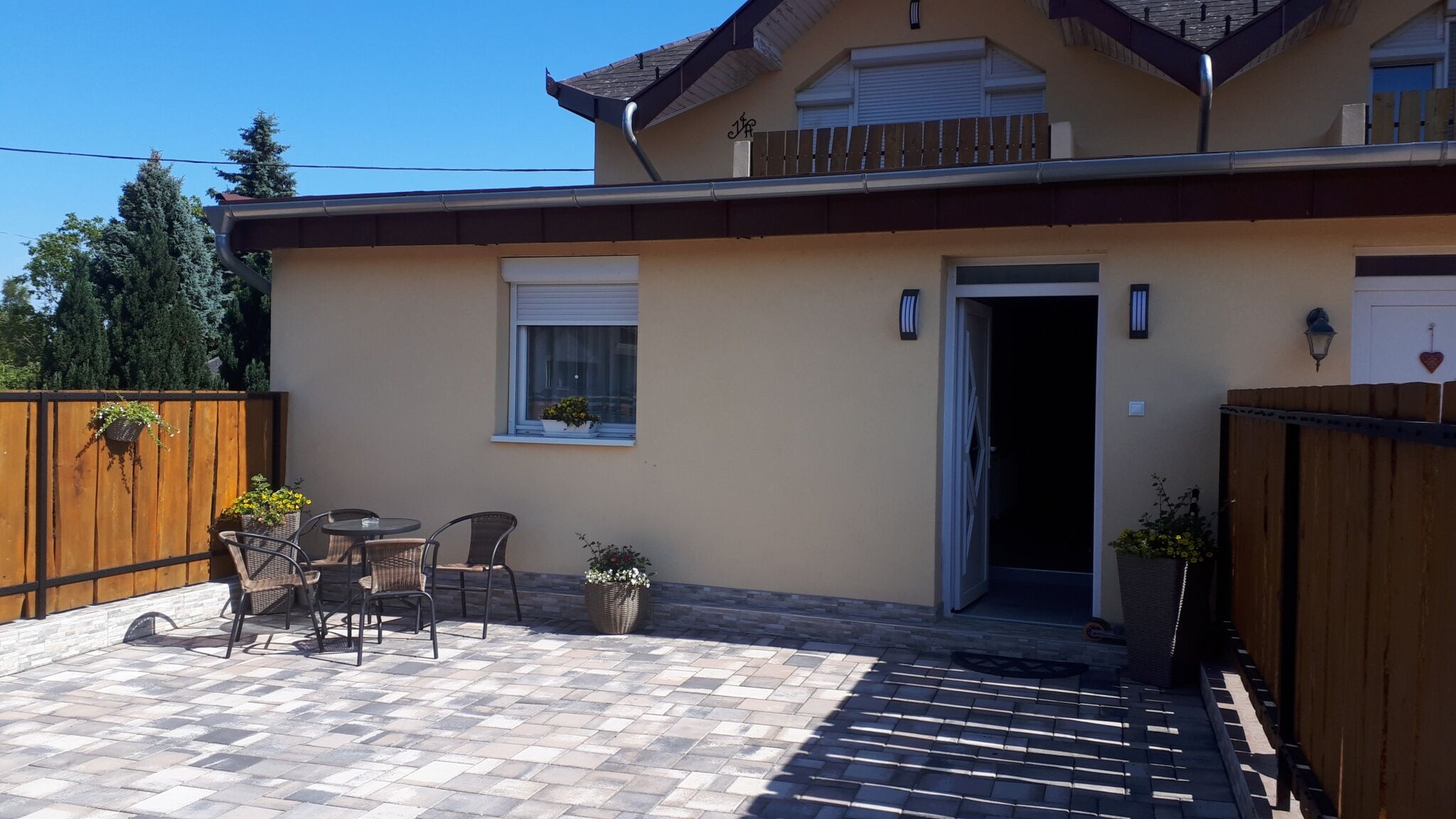 G Es G Apartman Vonyarcvashegy
