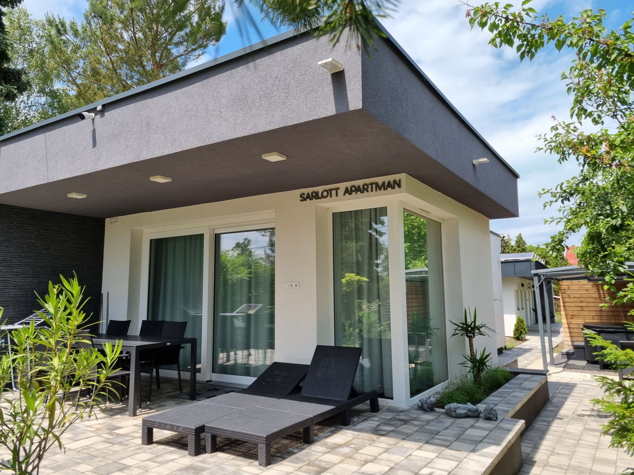 Sarlott Apartman Zamardi
