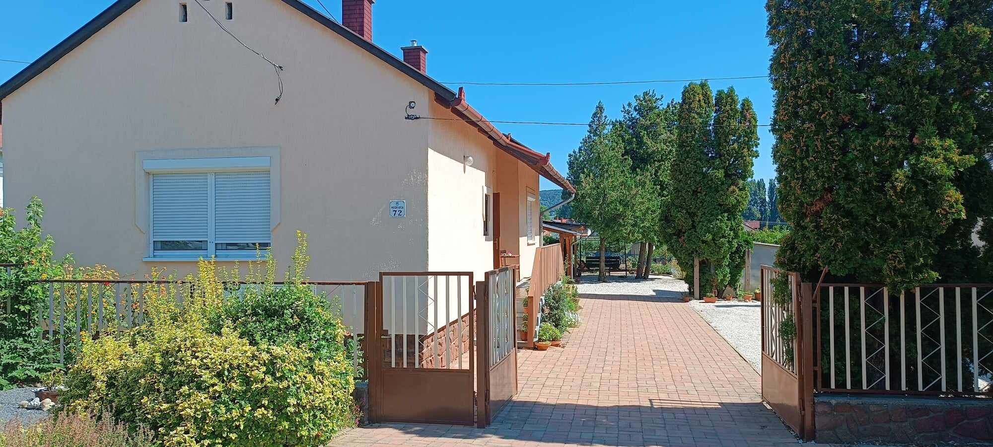 Aniko Nyaralohaz Badacsonytomaj