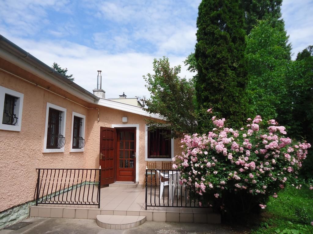 Holiday Nyaralohaz Balatonfured