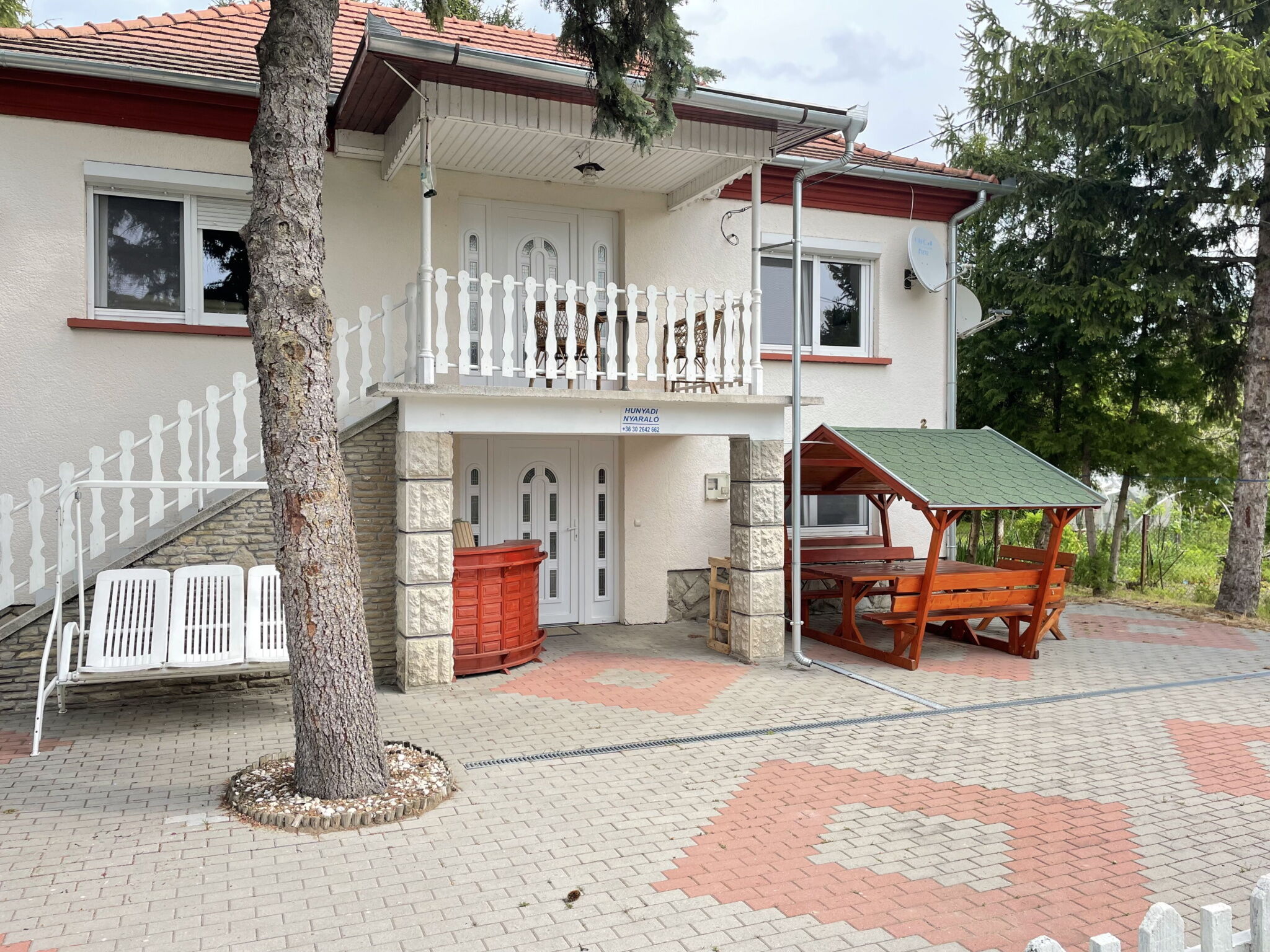 Hunyadi Nyaralo Balatonkeresztur