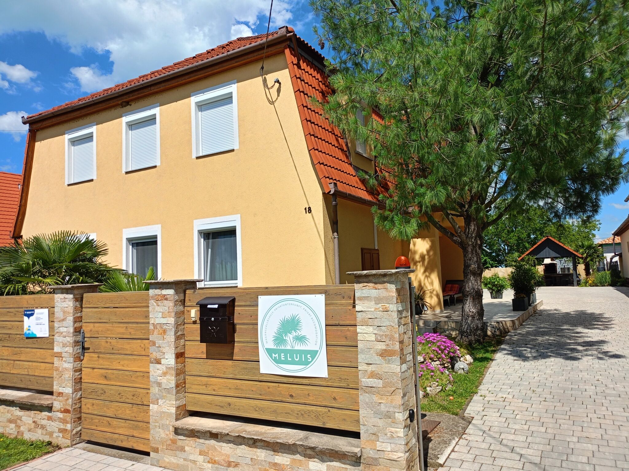 Meluis Nyaralo Balatonkeresztur