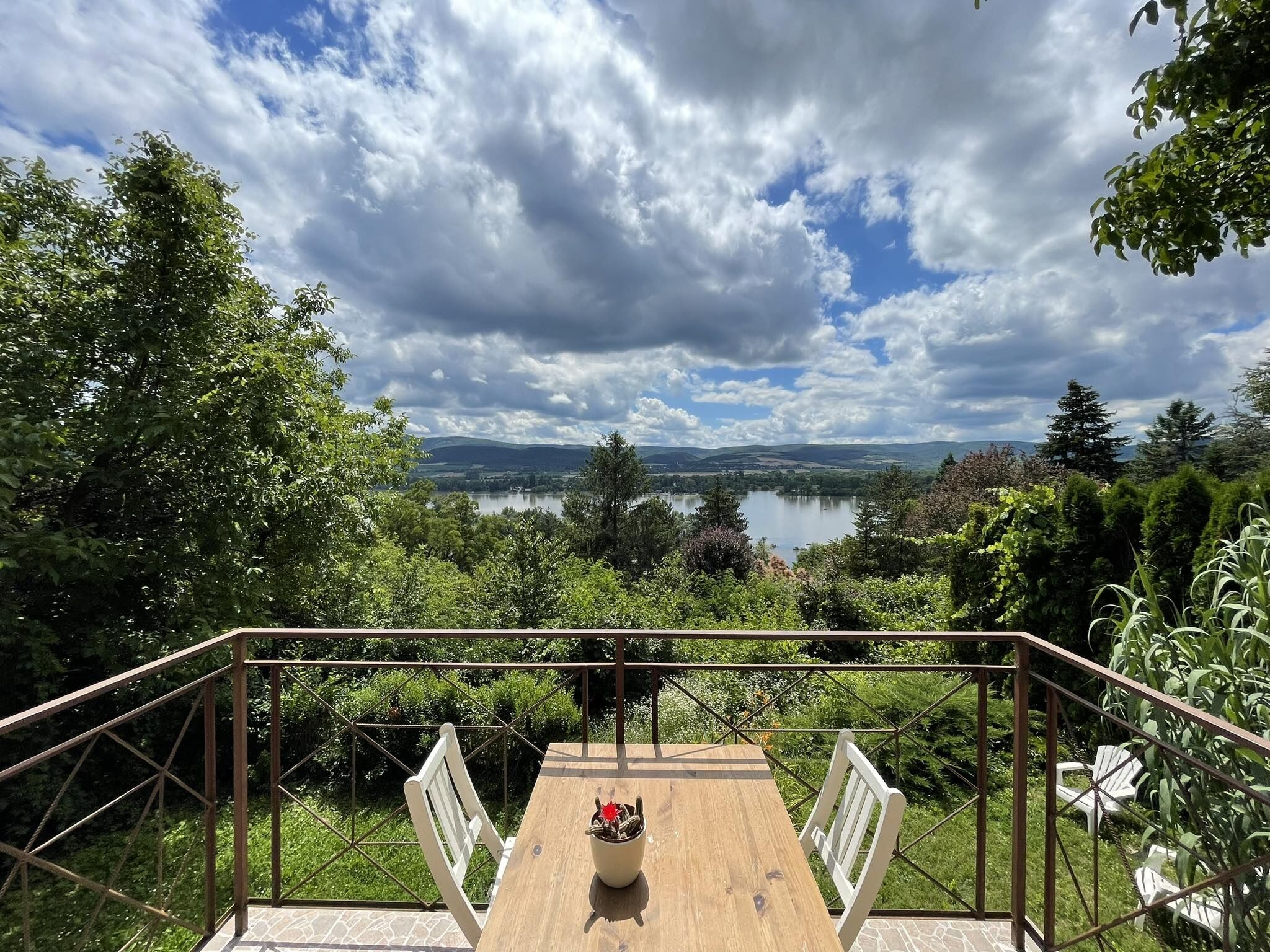 Repulohal Apartmanhaz Zebegeny