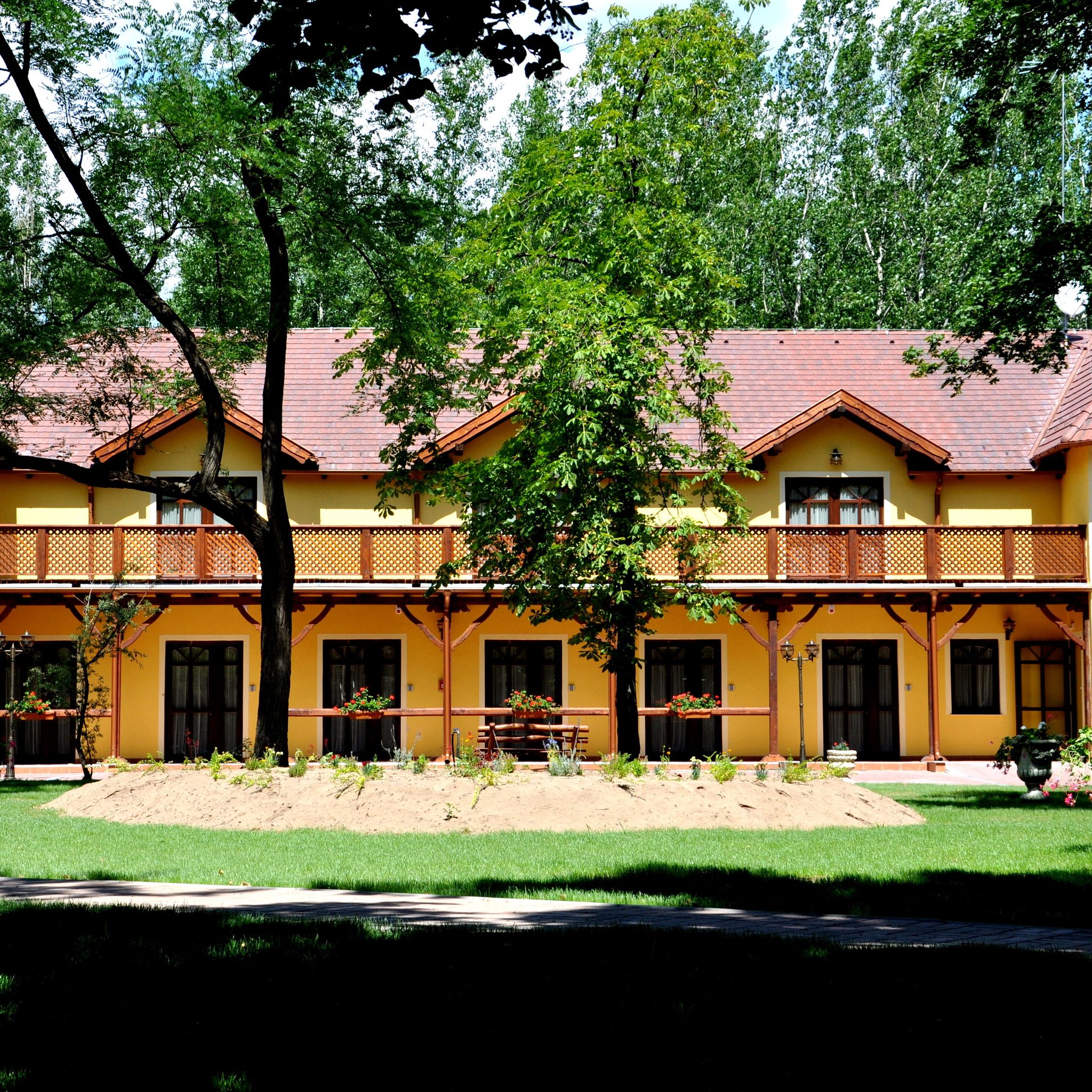 Forster Vadaszkastely Es Szalloda Bugyi