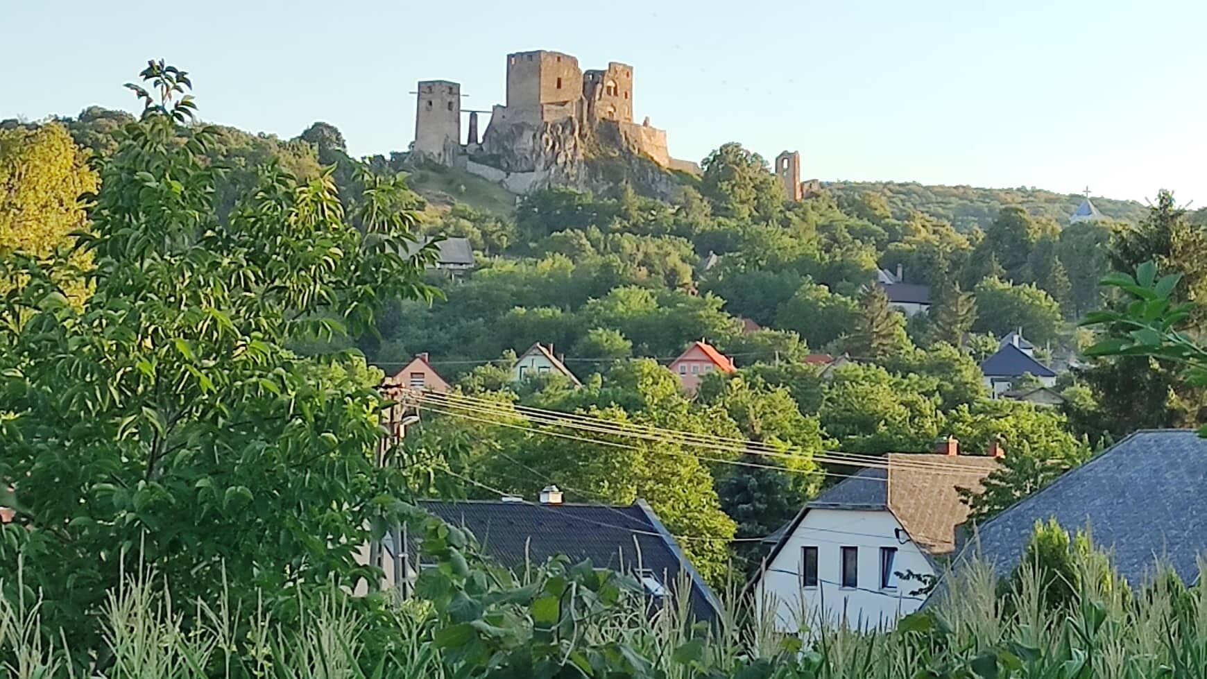 Varkapitany Lak Csesznek