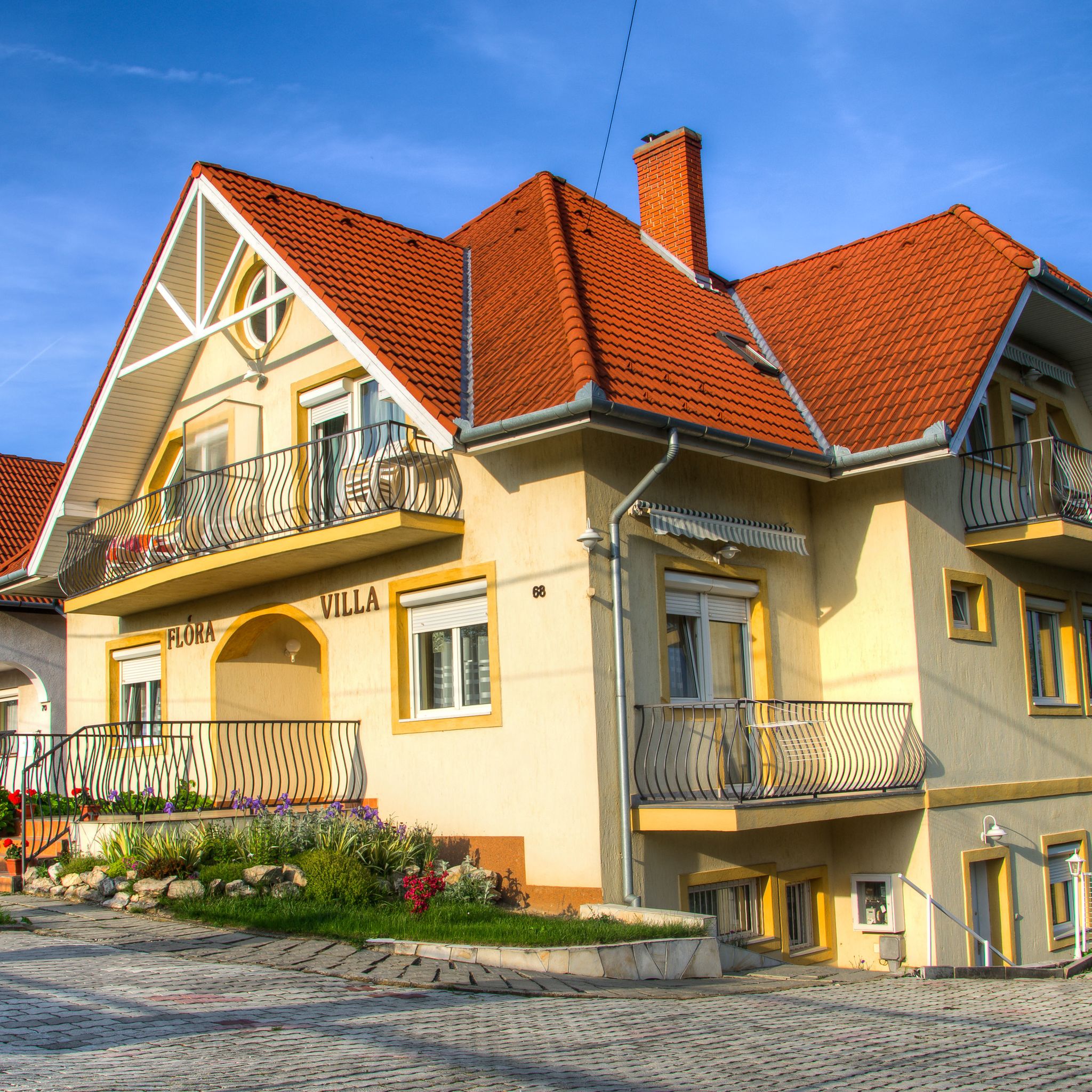 Flora Villa Heviz