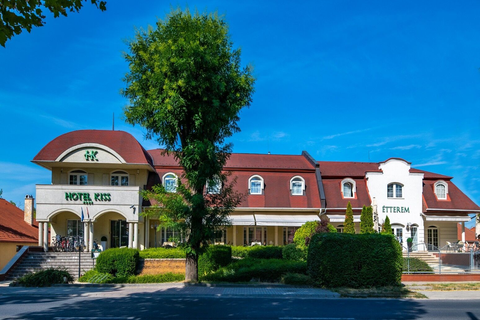 Hotel Kiss Tata