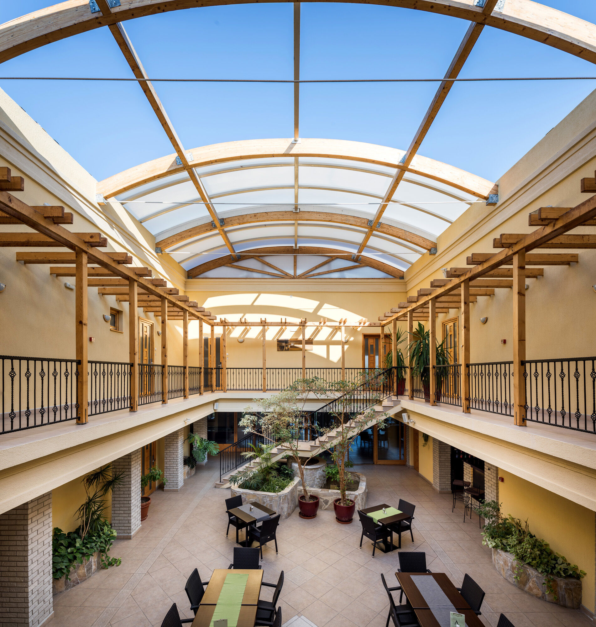 Atrium Agard Panzio Gardony