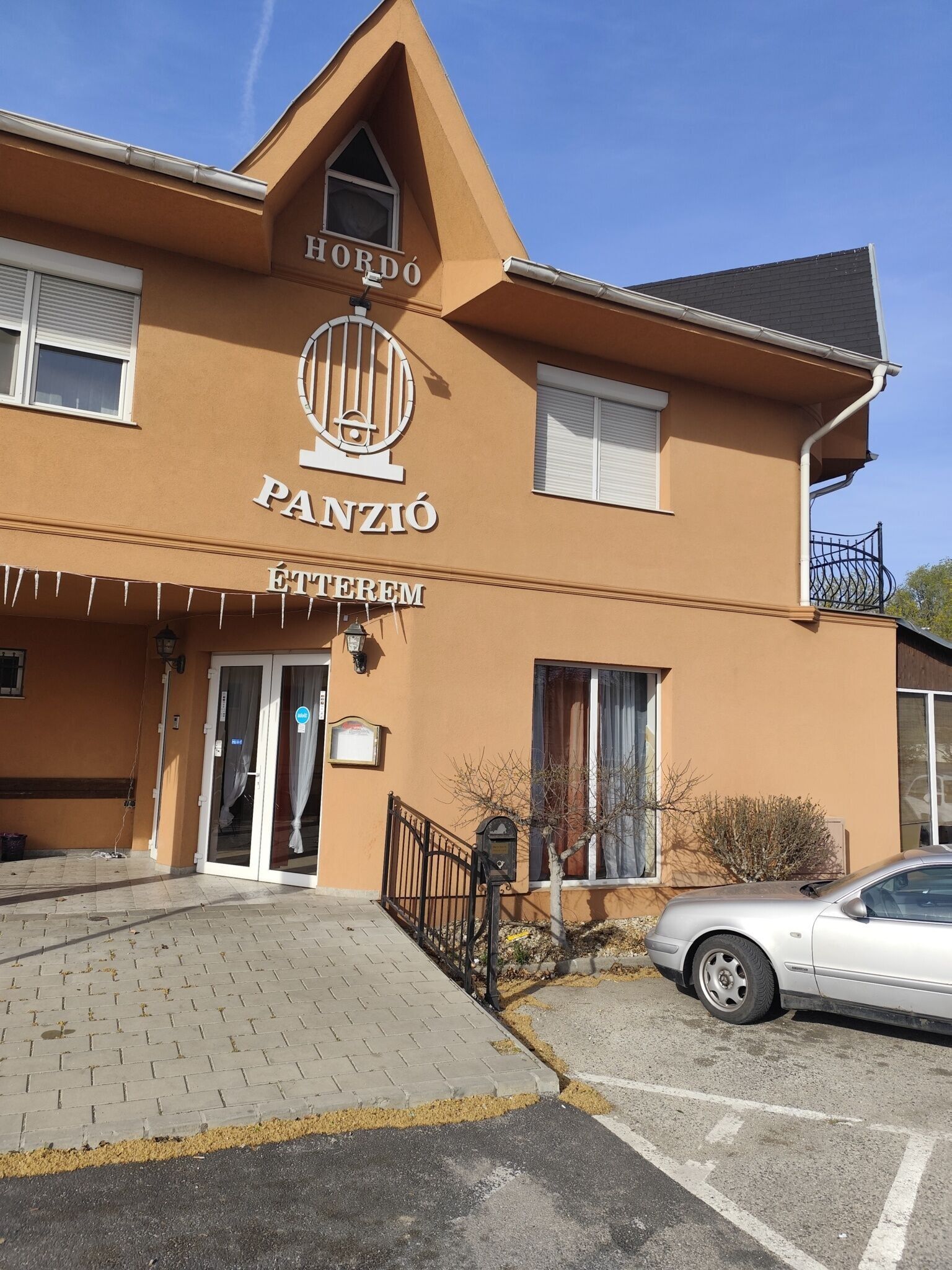 Hordo Panzio Es Etterem Komarom
