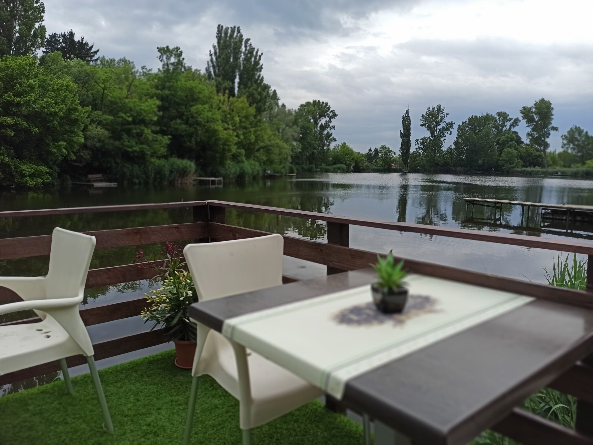 Eden Lounge Etterem Es Panzio Veresegyhaz